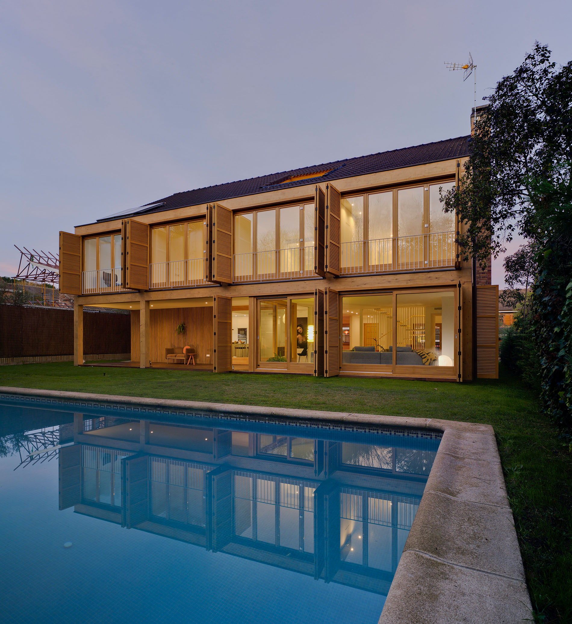 马德里高级住宅区 La Moraleja 的 Levitt House-2