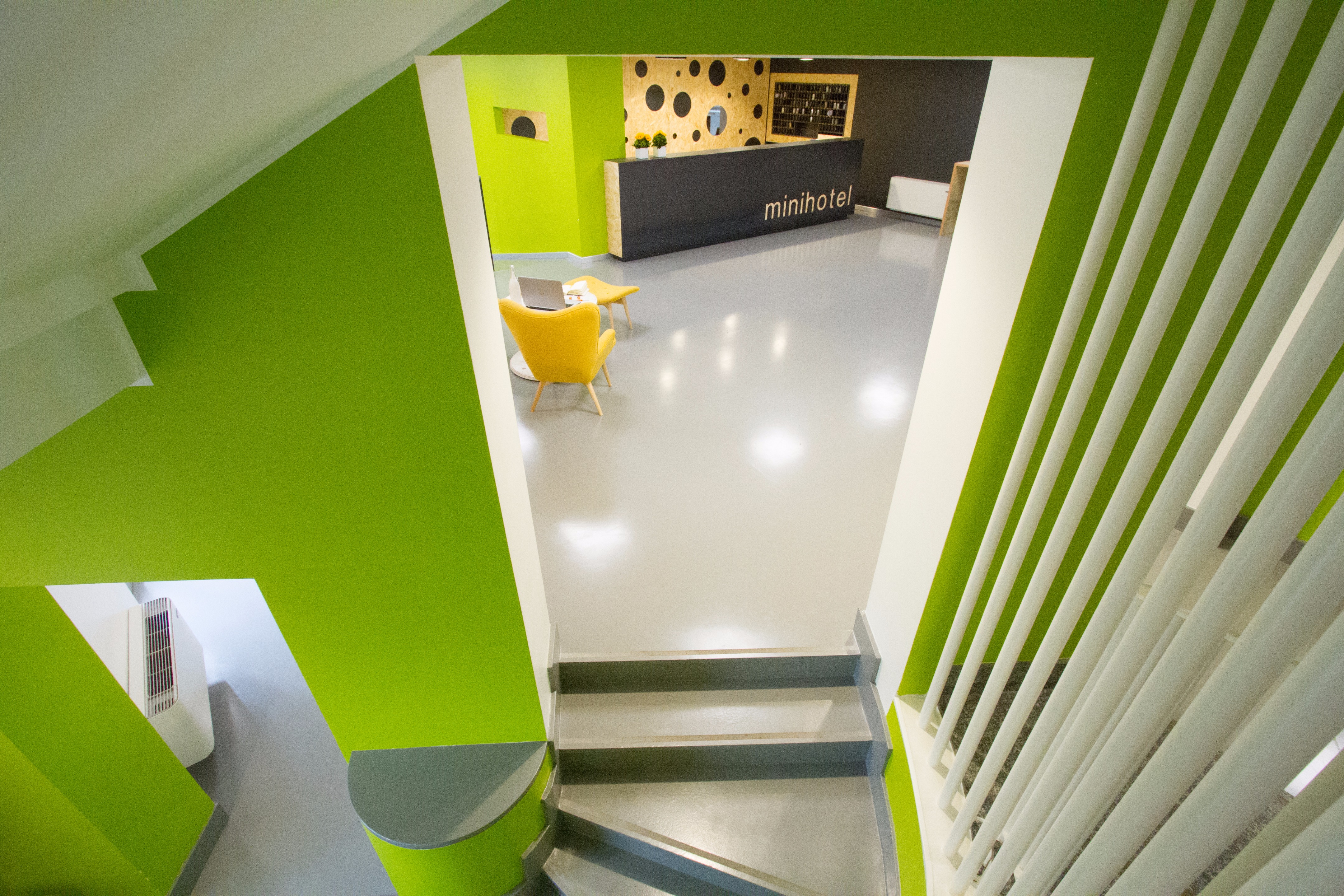 多彩活力,Hotel Ornato 大厅翻新之作-0