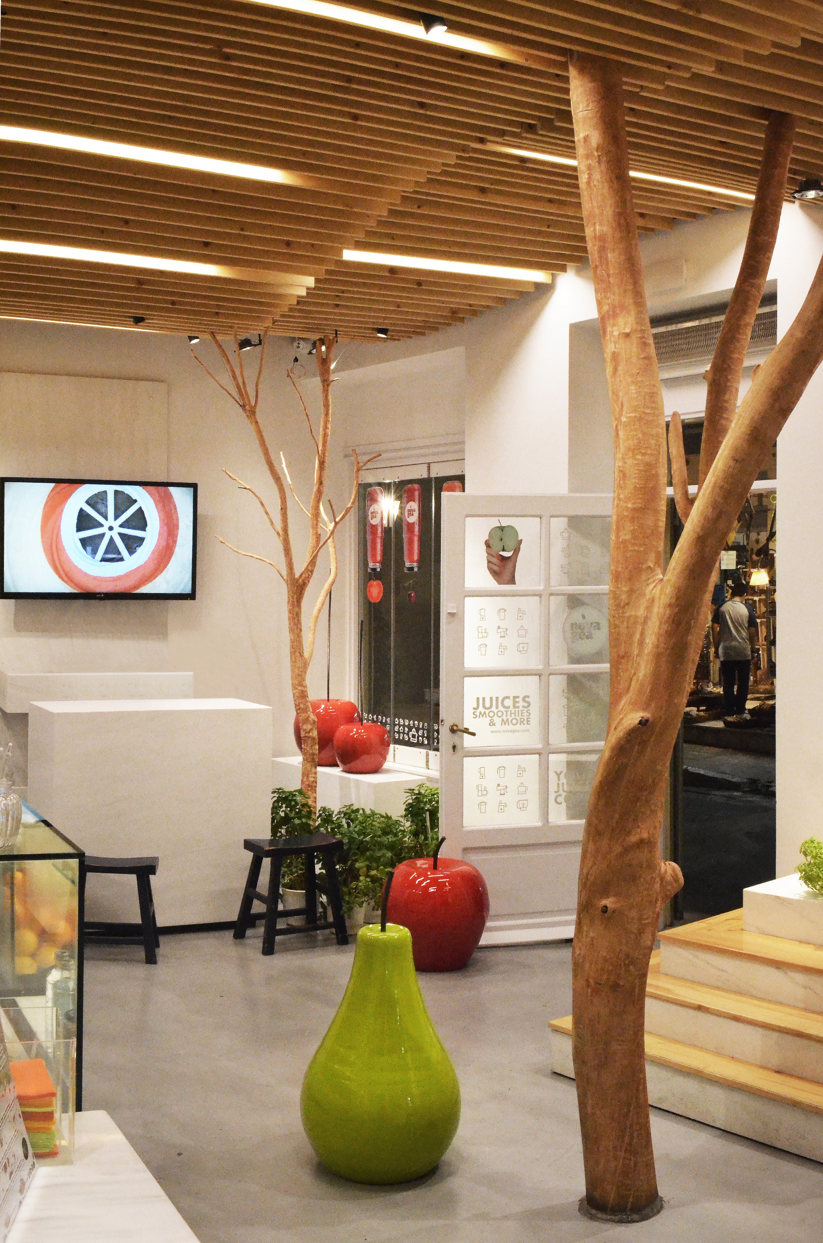 雅典 NOVAGEA 果汁吧 | 融入希腊传统与自然的现代空间-3