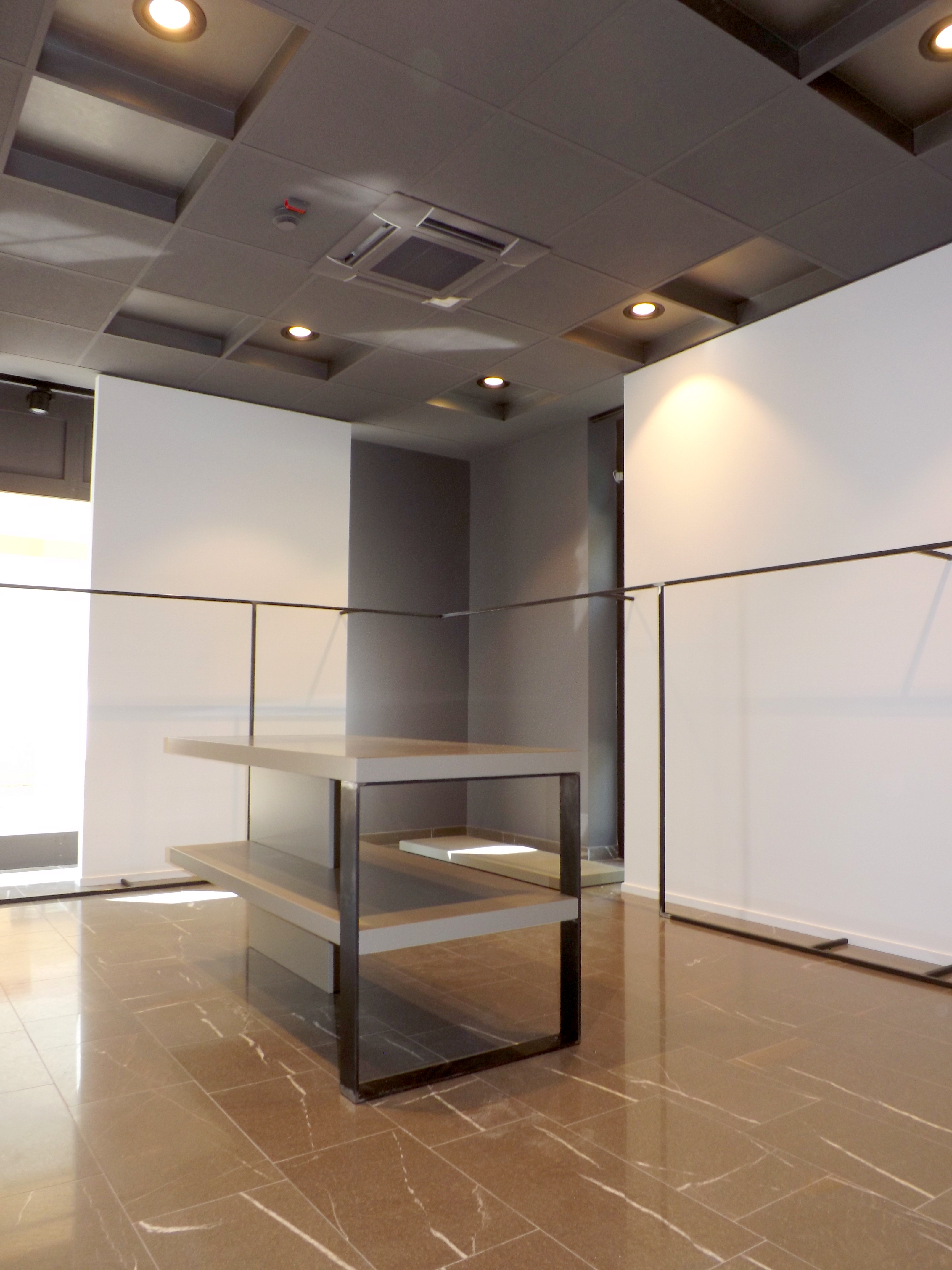 2017 年完成的意大利商店室内设计案例-5