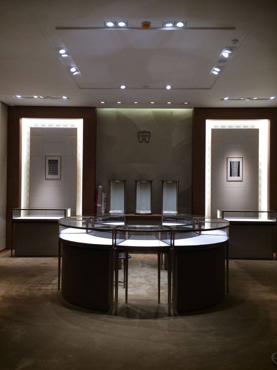 卡地亚精品店 | 独特的设计风格与高品质的室内体验-8