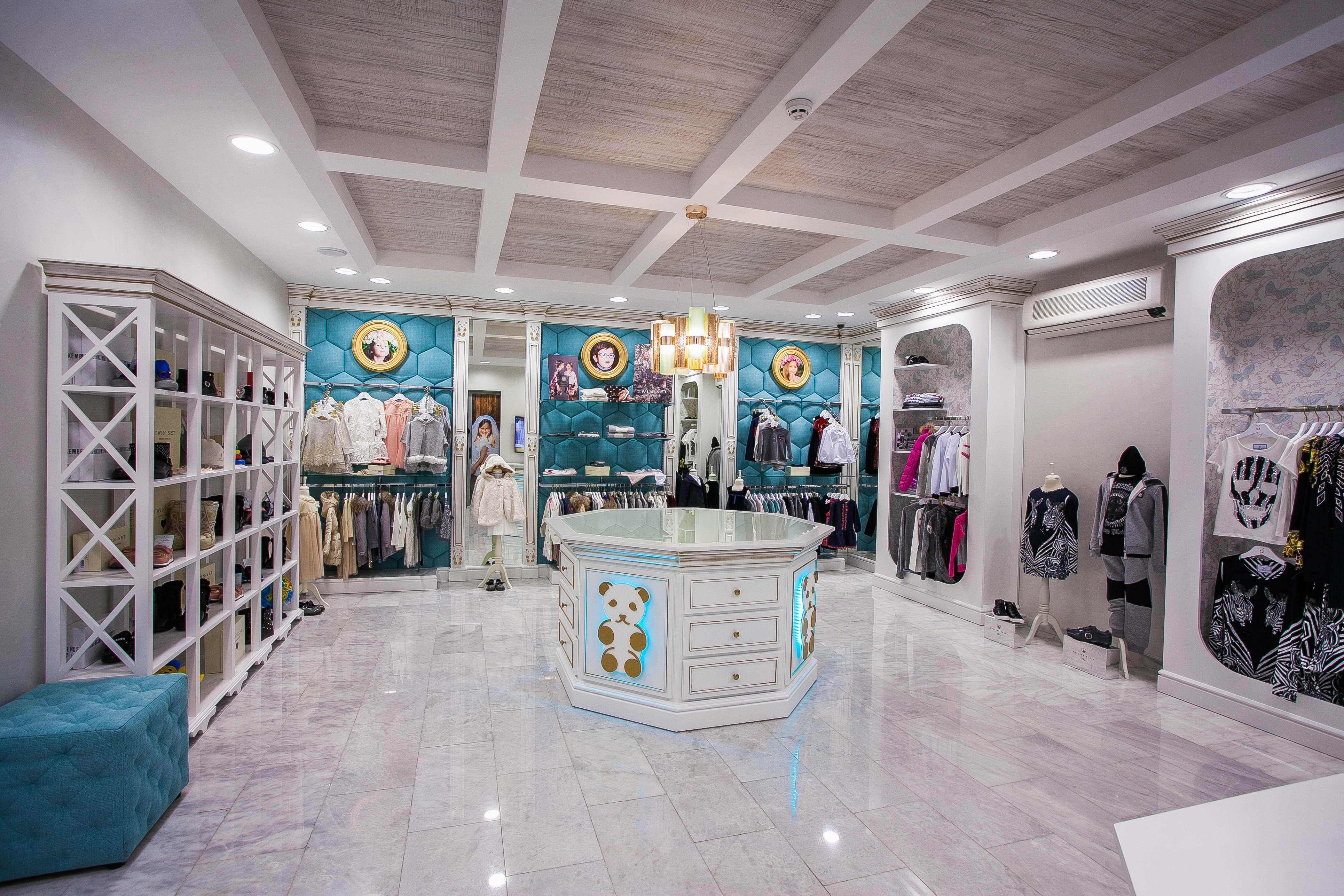 乌克兰童装店“Parad Junior”的室内设计-0