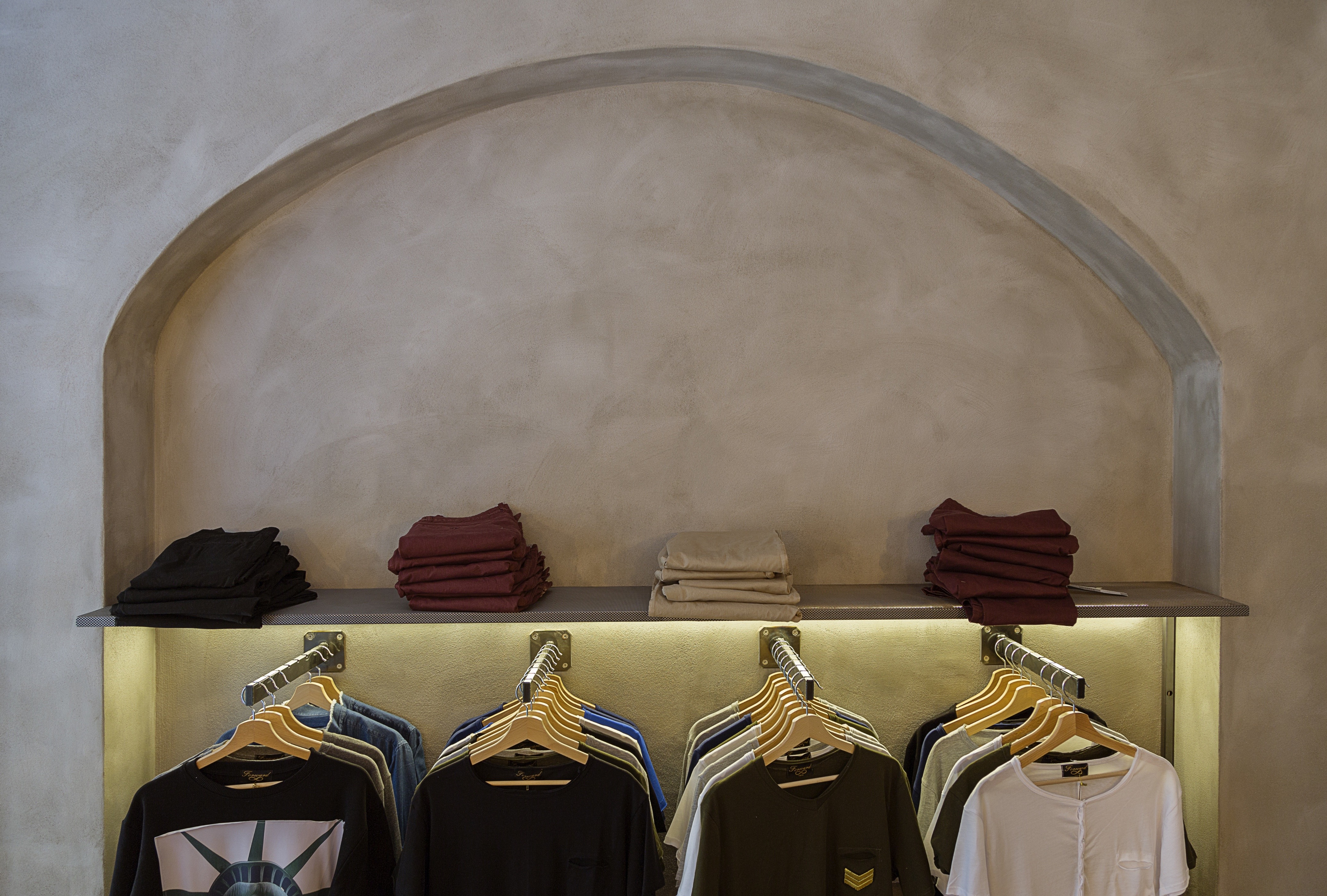 米兰 Forward 商店 | 精致细节展现极简和谐空间-4