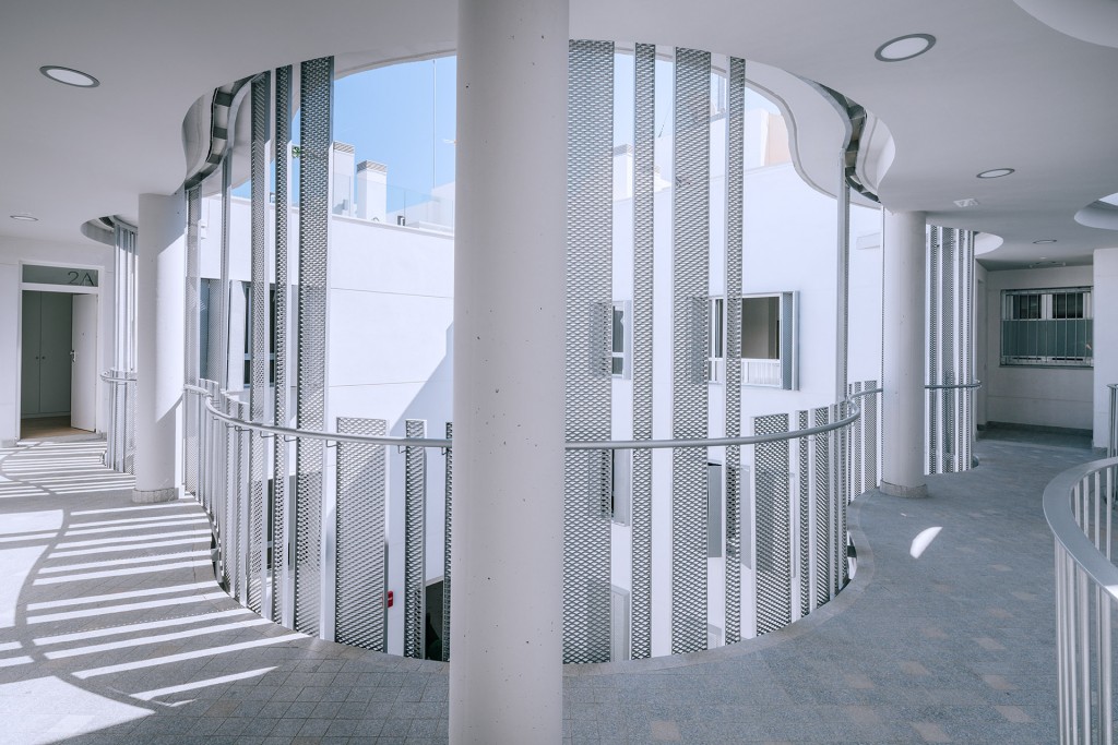 融合历史与当代的塞维利亚多户住宅-16