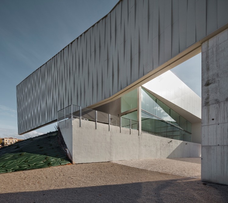 河景融入的卢塞纳市礼堂——灵活多用的空间设计-36