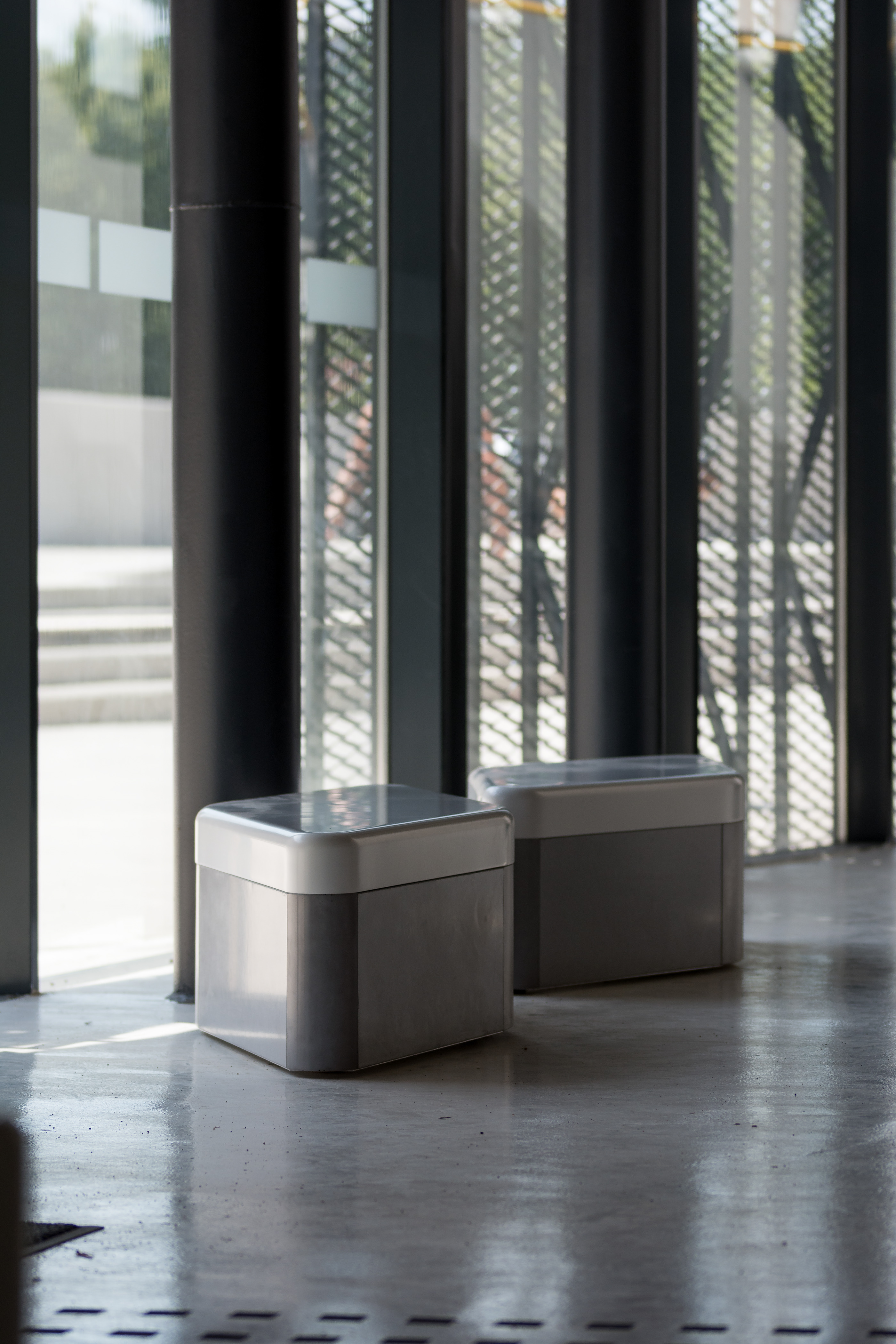 Concrete counter and benches by Betonicon-17