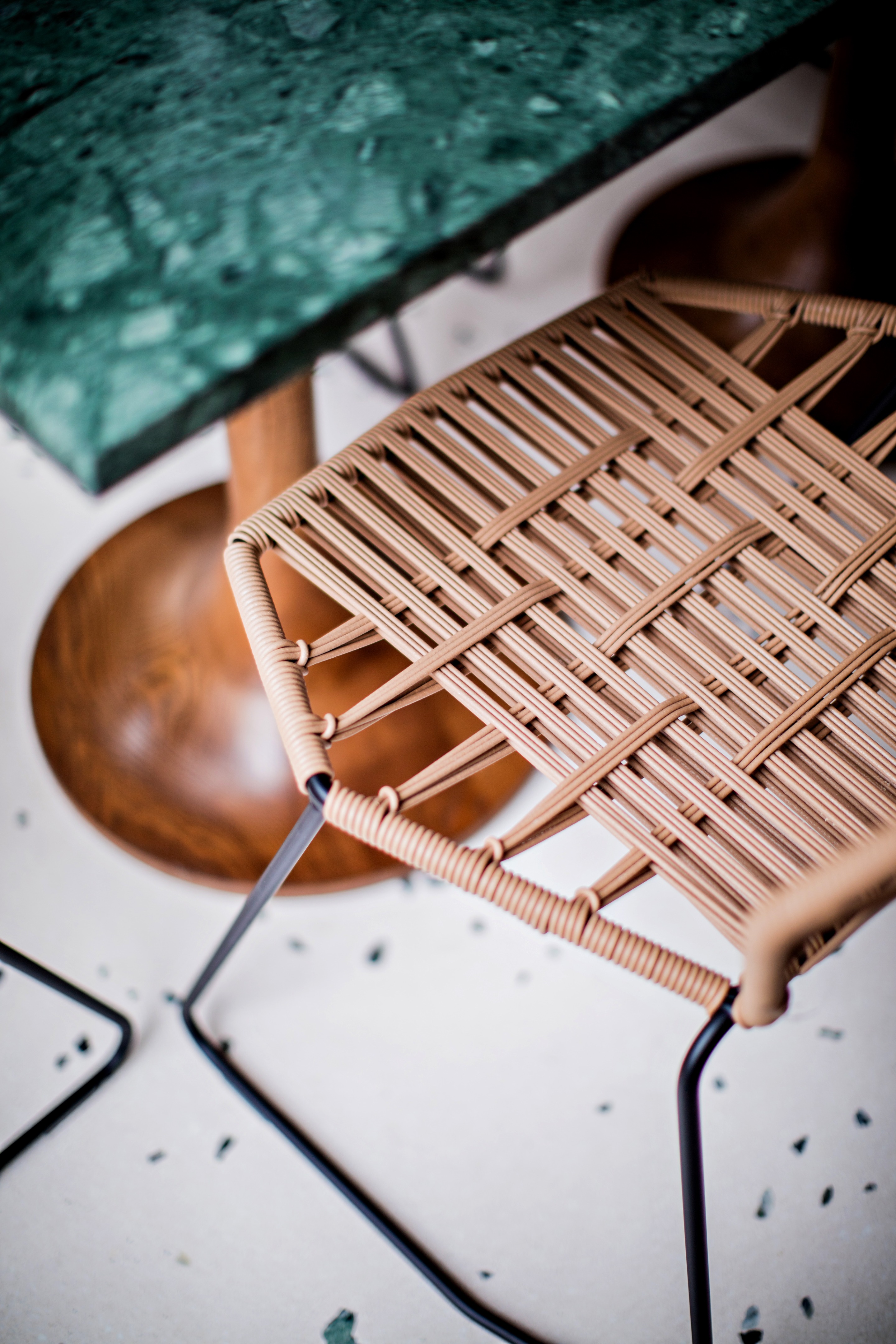 达罗科意大利餐厅 | 绿色印度大理石与黑色圣劳伦斯大理石的巧妙运用-8