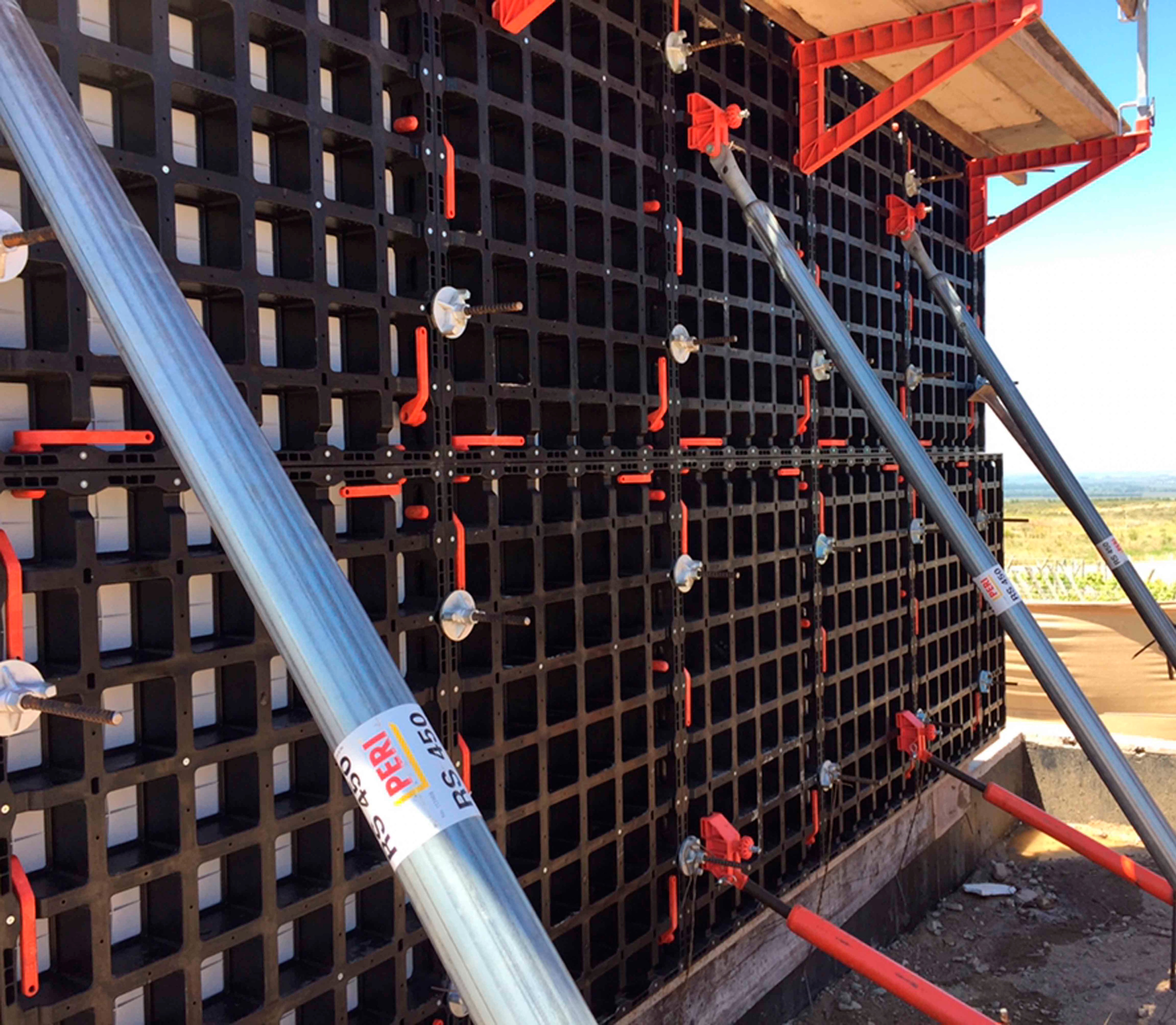 高山葡萄园里的绿色环保别墅-8