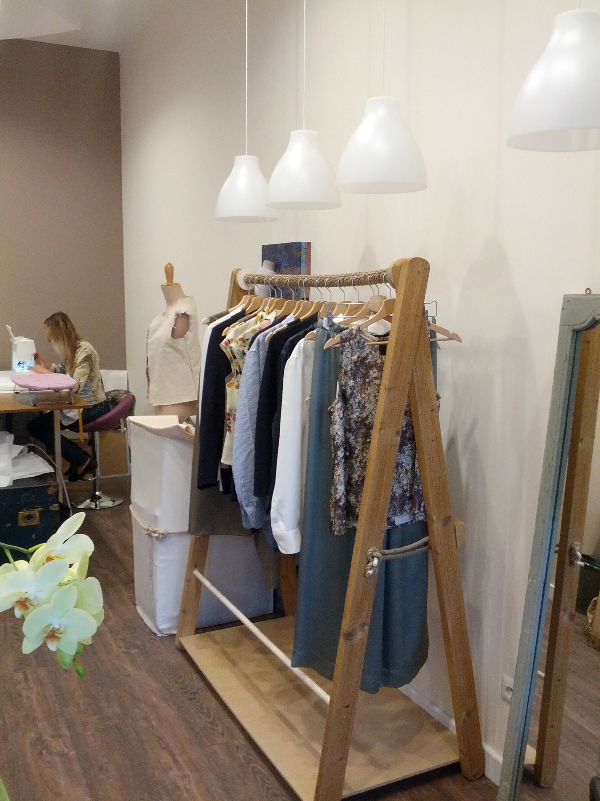 逆境中的璀璨舞台——罗马女性手工制品工作室-3