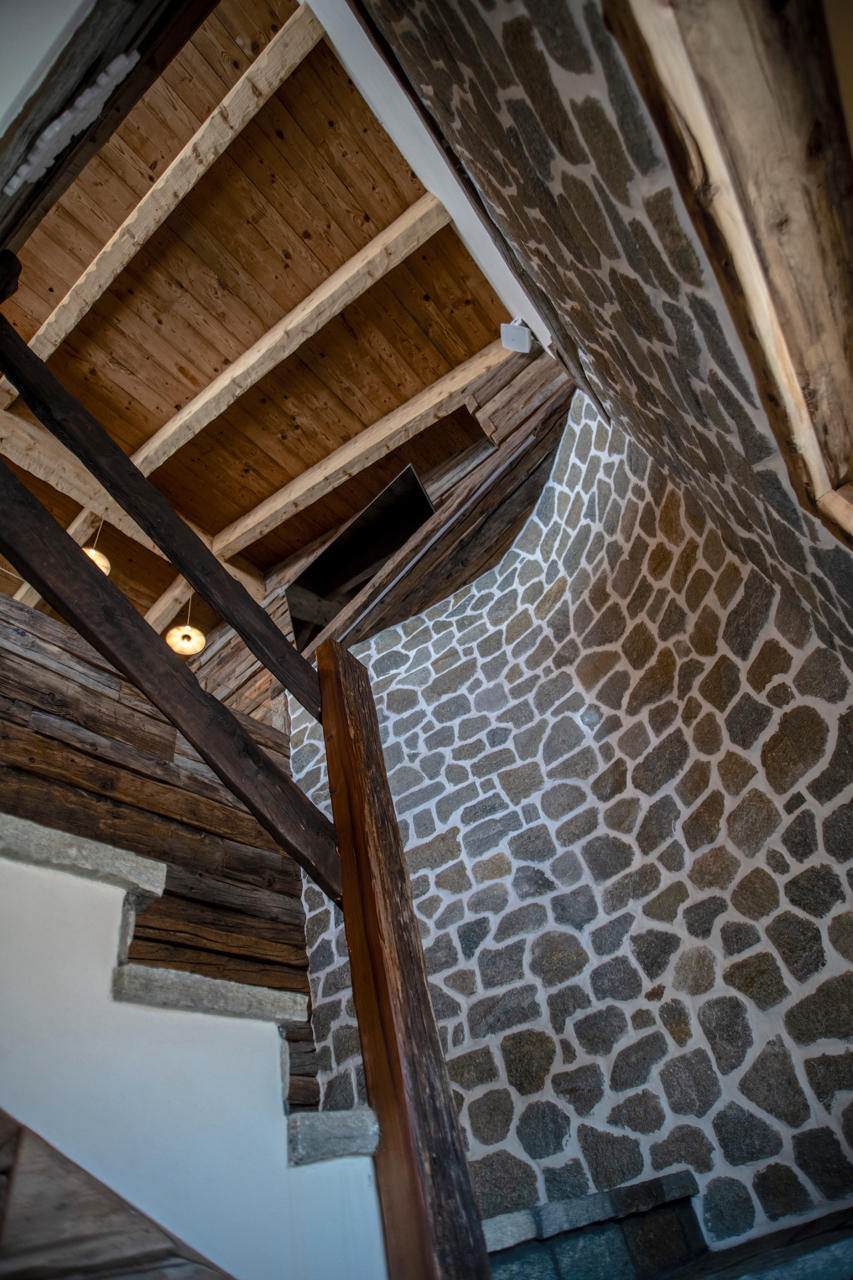 雪山之上的温馨猫舍——La Tana del Gatto 餐厅设计-55