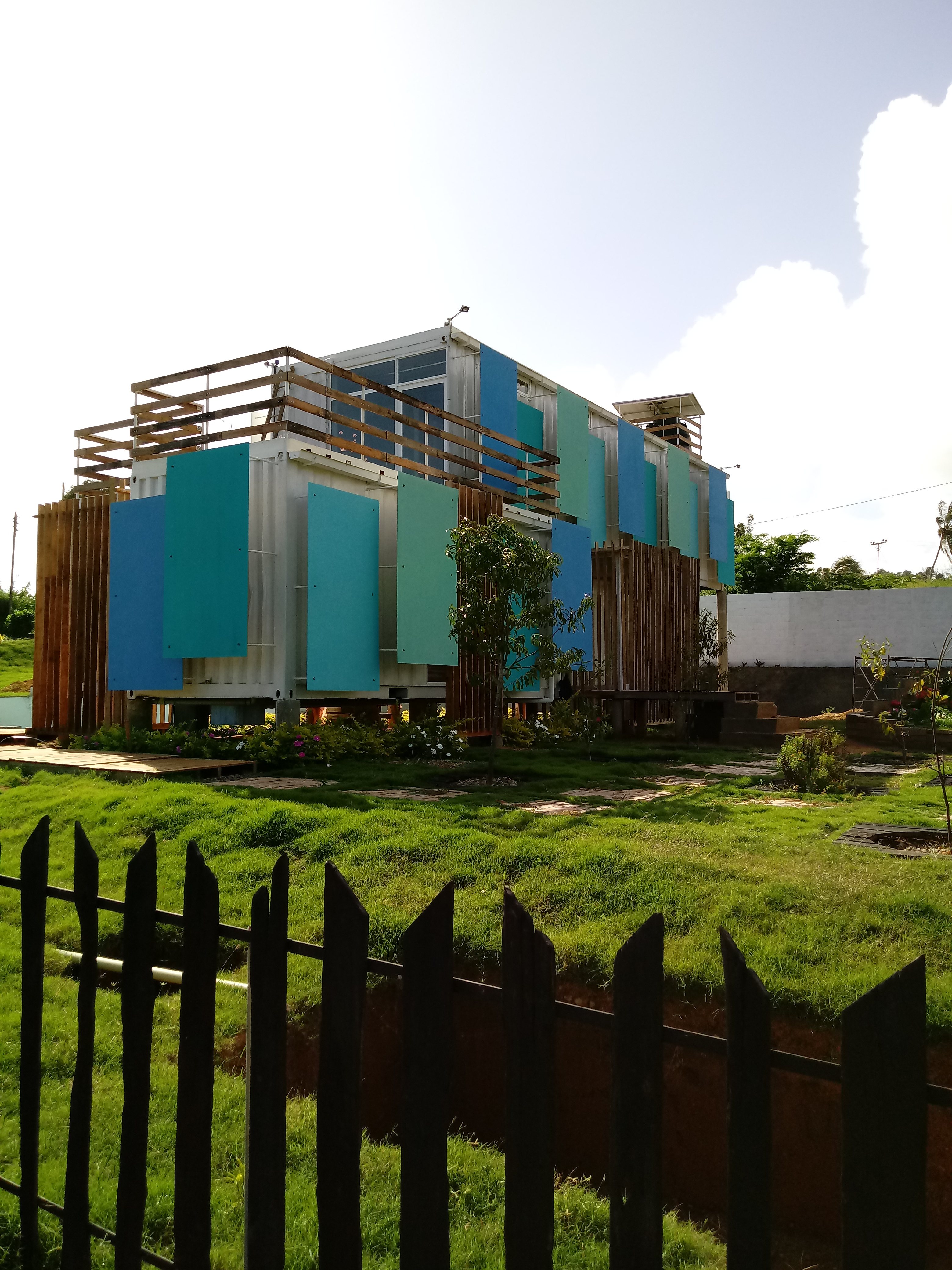 集装箱打造的环保智能家居-8