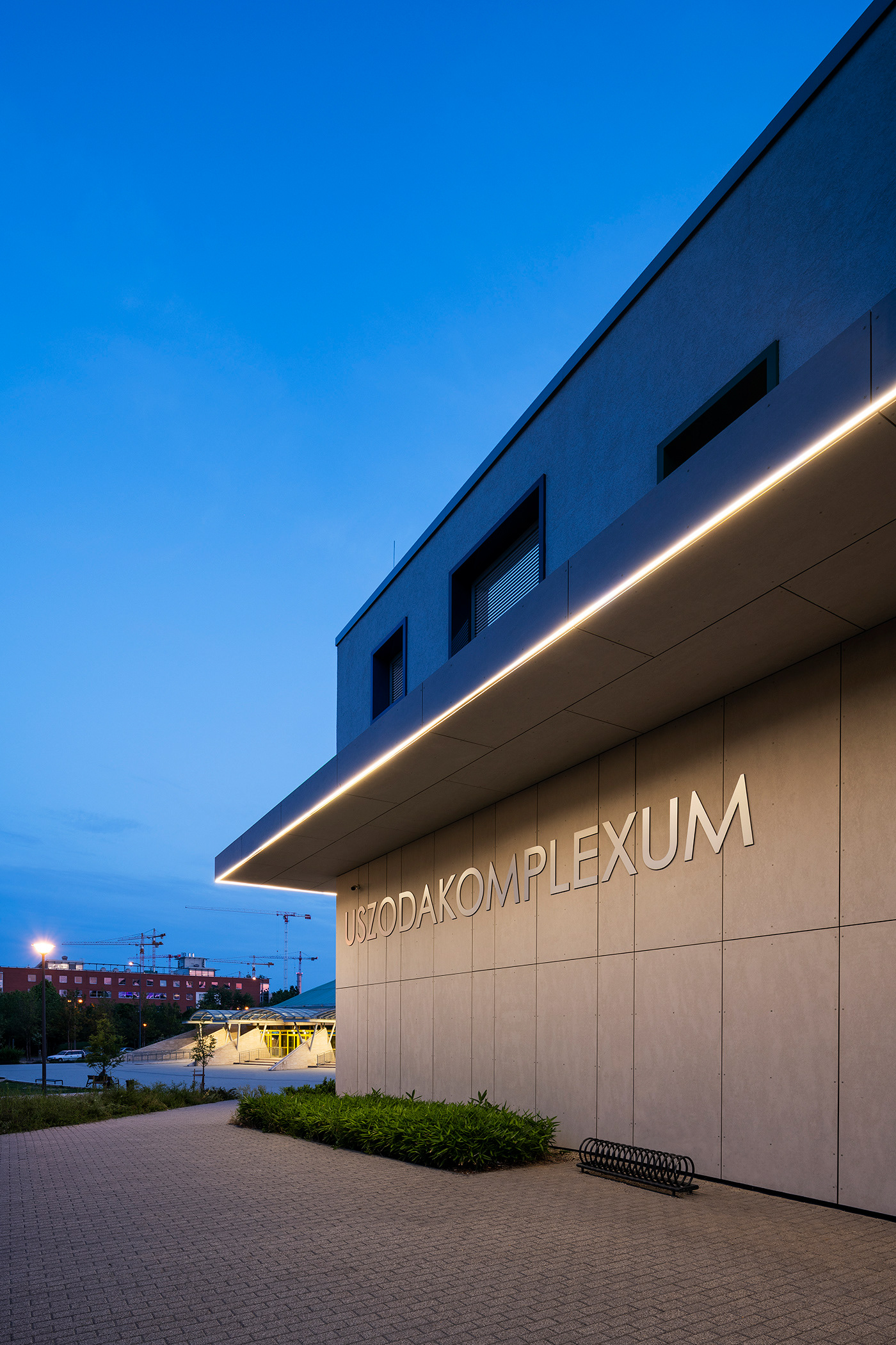 2018 年完成的“Tüske”游泳馆 | 现代体育设施的典范-8