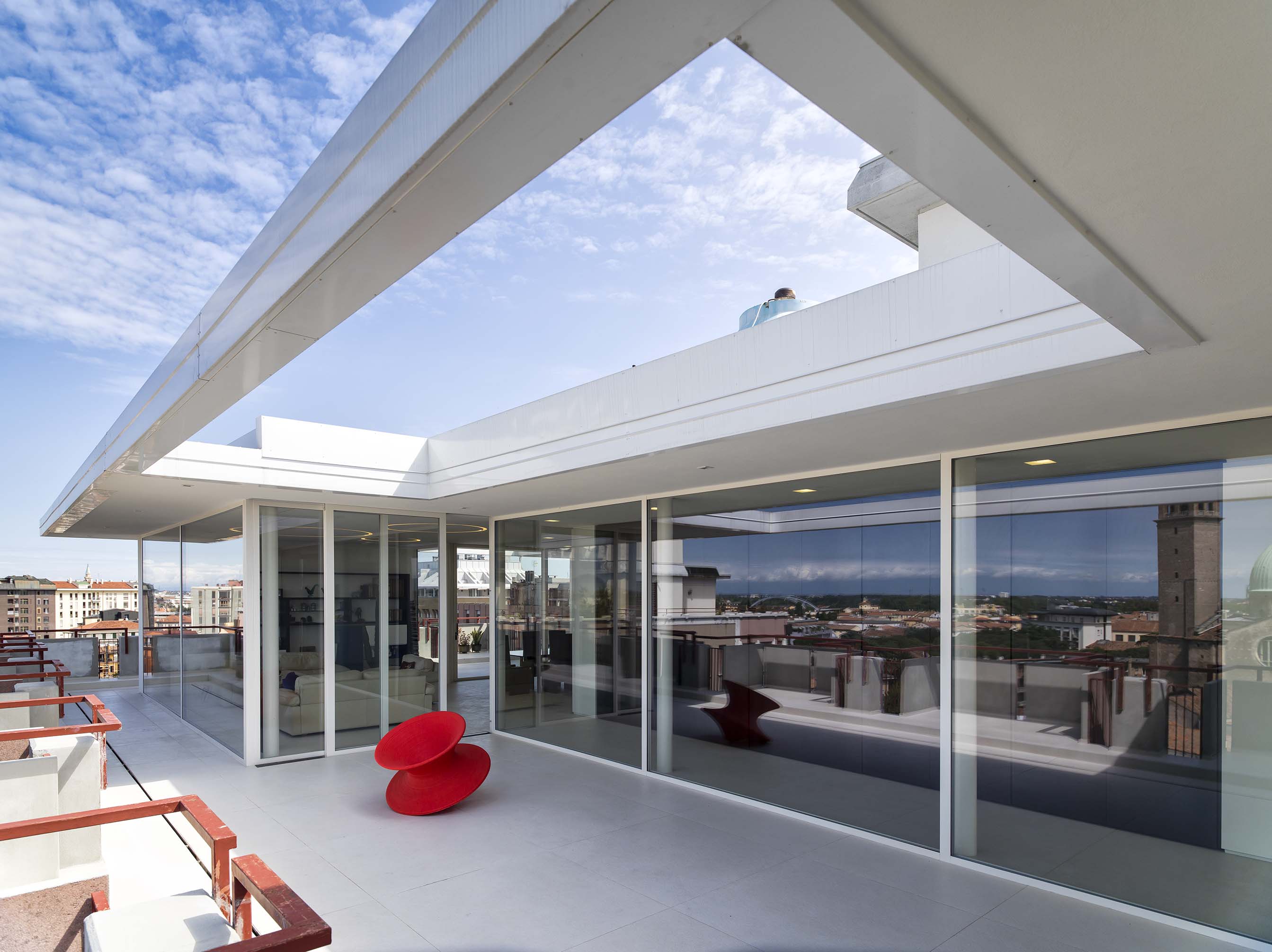 意式风情 Padova 顶层公寓的 360°全景视野-41