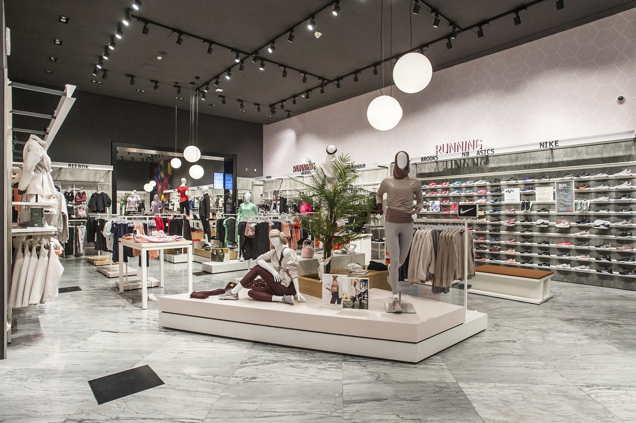 罗马 Cisalfa 店铺 · 女性区域 3·0 设计-0