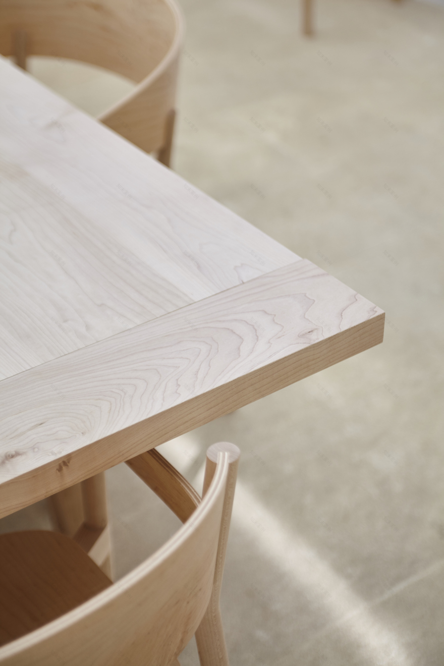 伦敦设计师 Timothée Mion 的极简主义椅子 Plouf-17