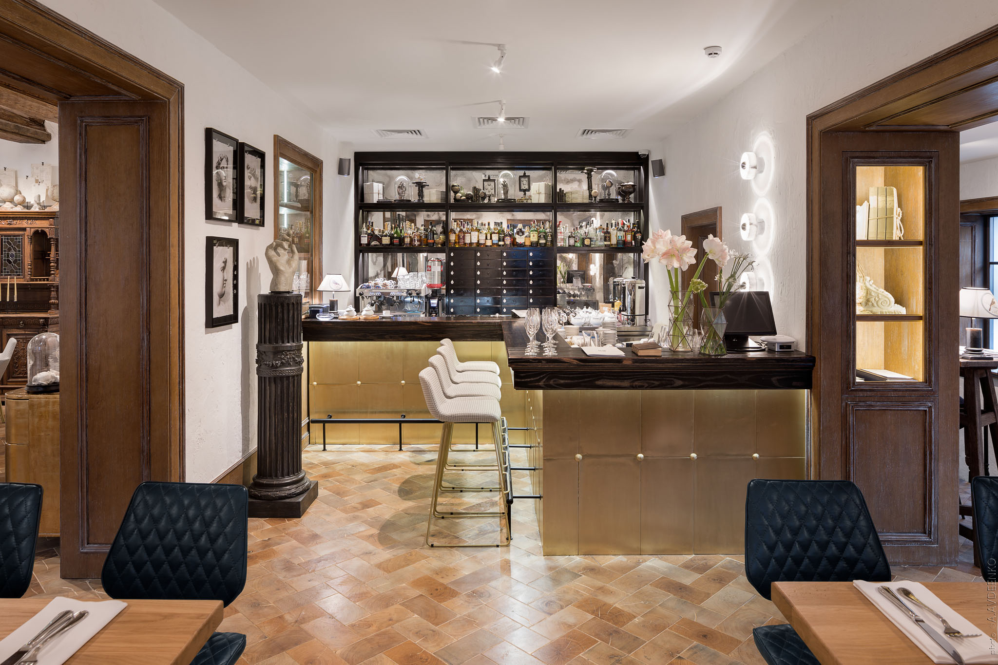 历史建筑中的现代餐厅 | DOM N10-8