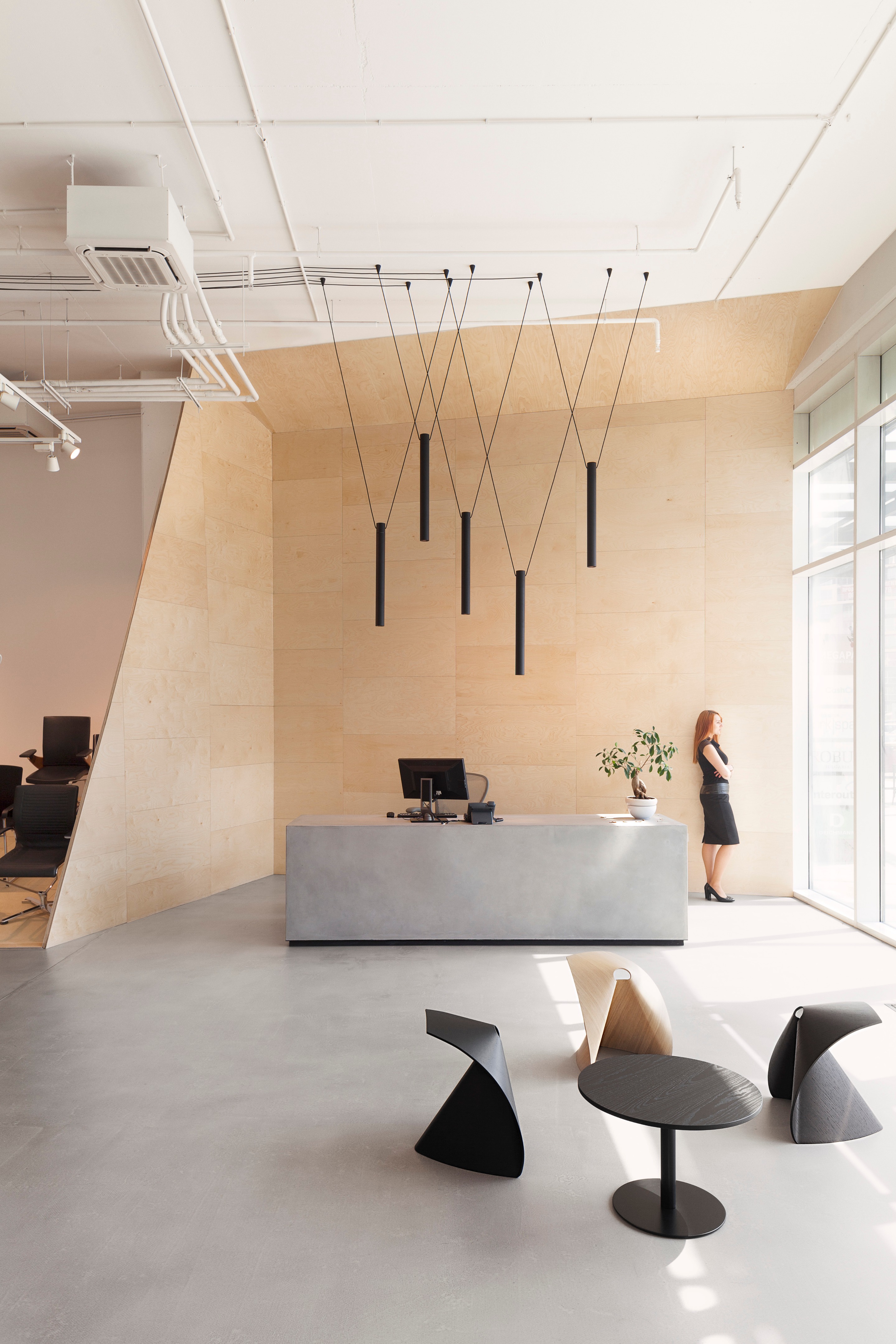 废旧集装箱打造时尚办公空间-2