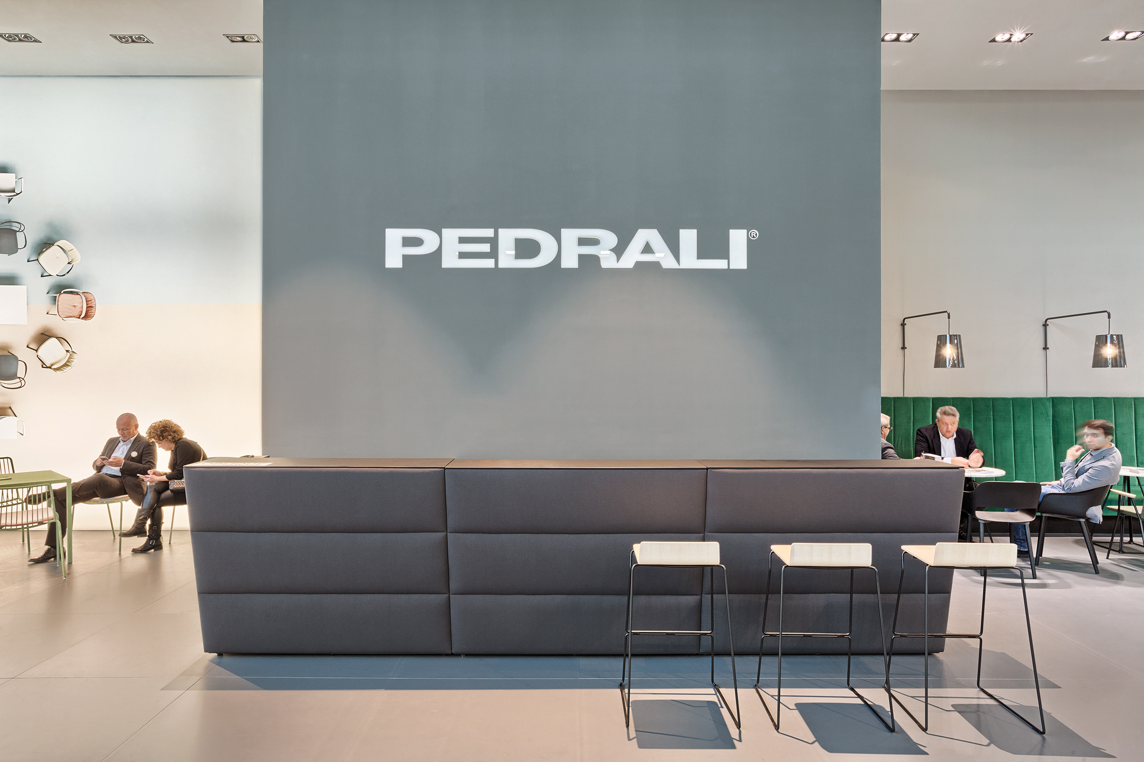 2017 年意大利里米尼家具展 Pedrali 展位设计-0