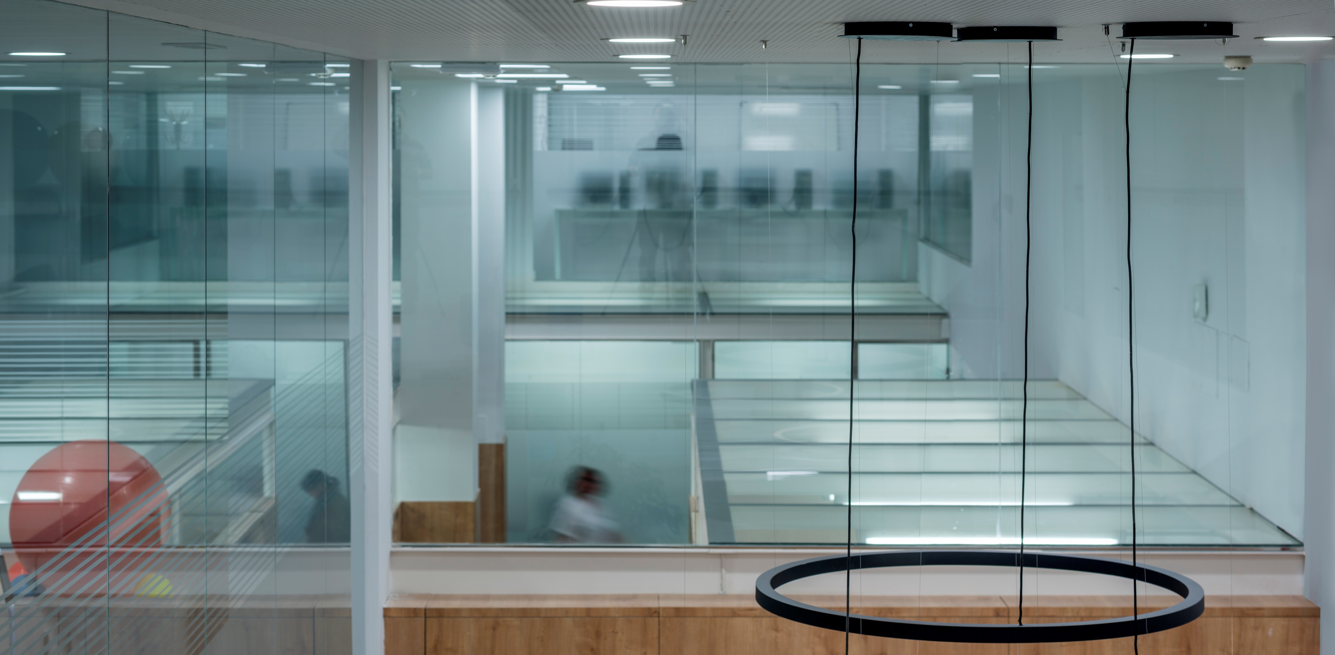 多功能康复中心 · 融入景观的城市医疗空间-7