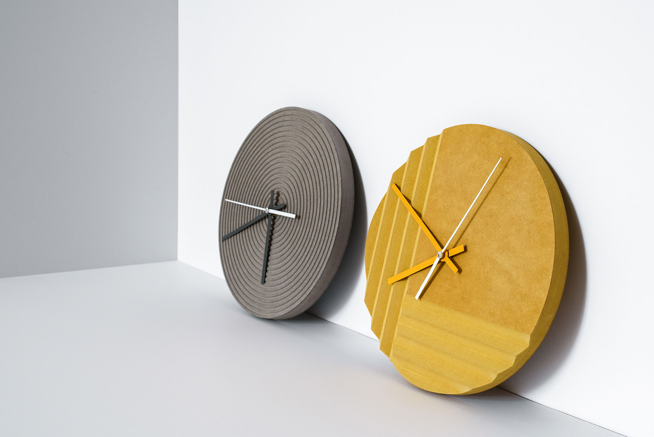 蒙特利尔设计者打造独特 Groove Wall Clocks-4