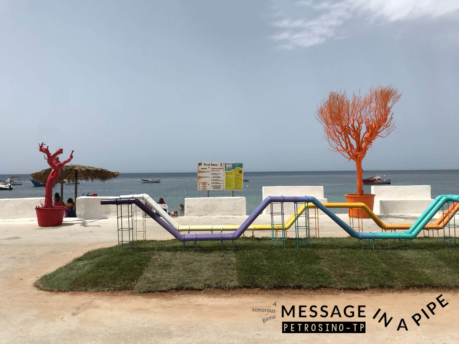 海市蜃楼般的“信息之瓶”——意大利 Petrosino 公共艺术装置-0