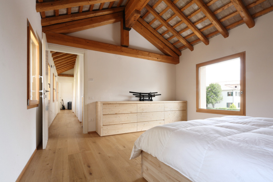 私人住宅的优雅木质设计-12