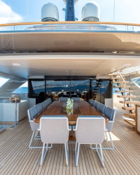 豪华游艇"M/Y Vertige"的精致室内设计