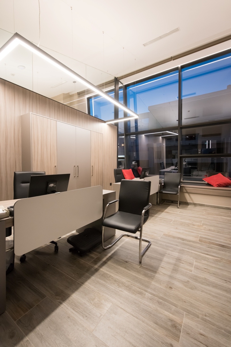 2017 年完成的 KARATZIS S.A.办公室大楼室内设计案例-8