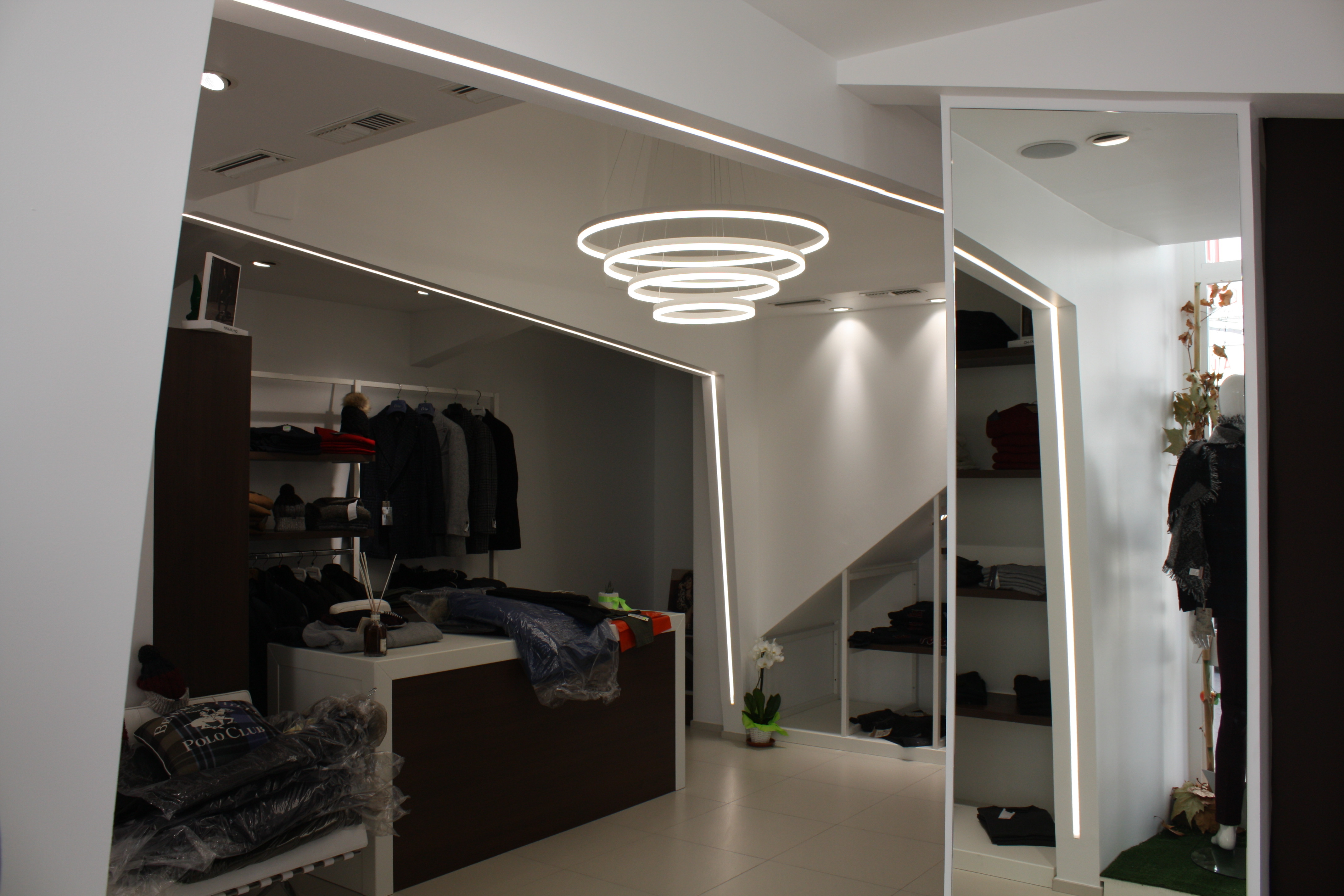 破碎线条与光束的完美结合-2