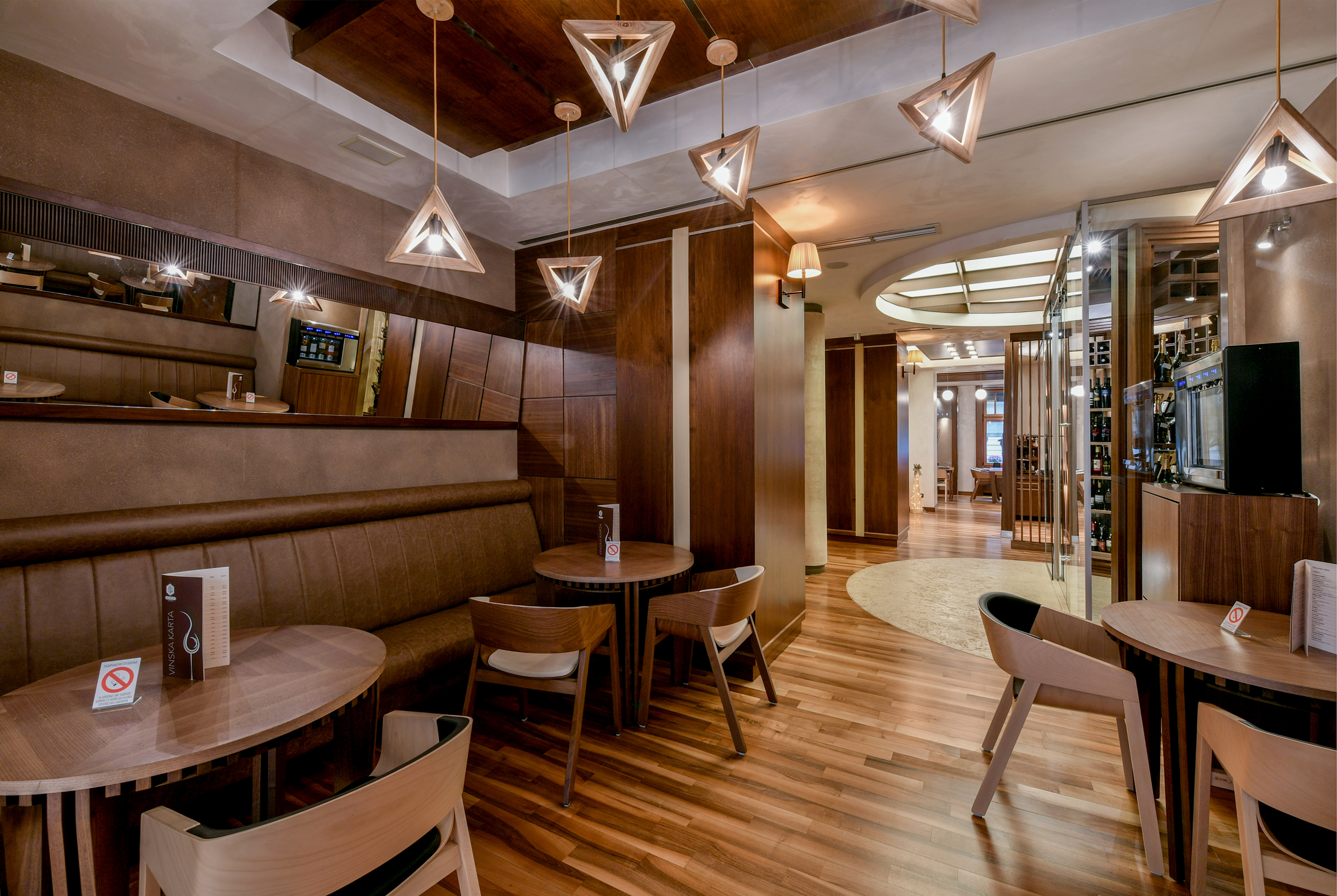 森林中的餐厅-5