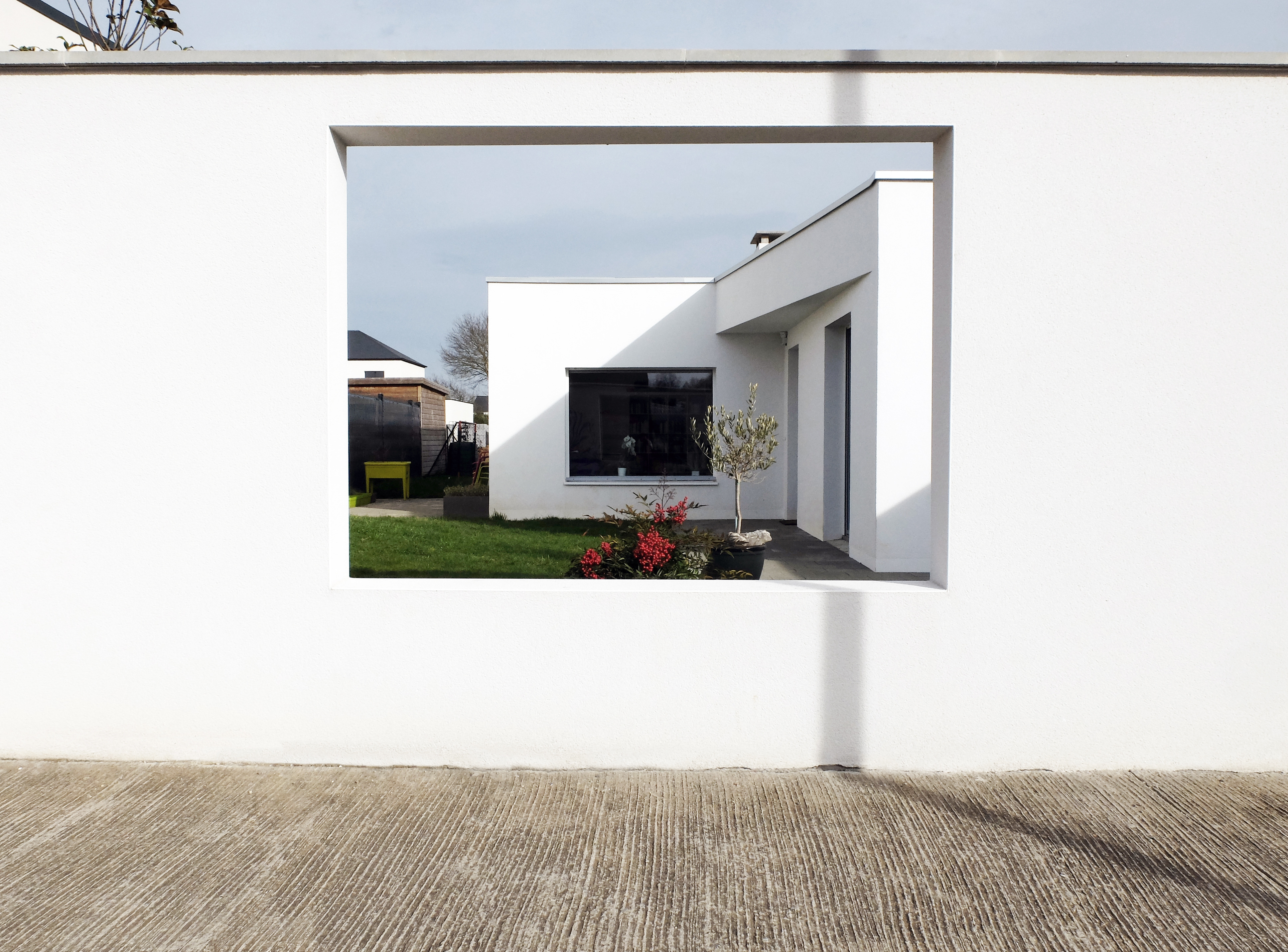 现代简约家居，光影与隐私的和谐共生-3