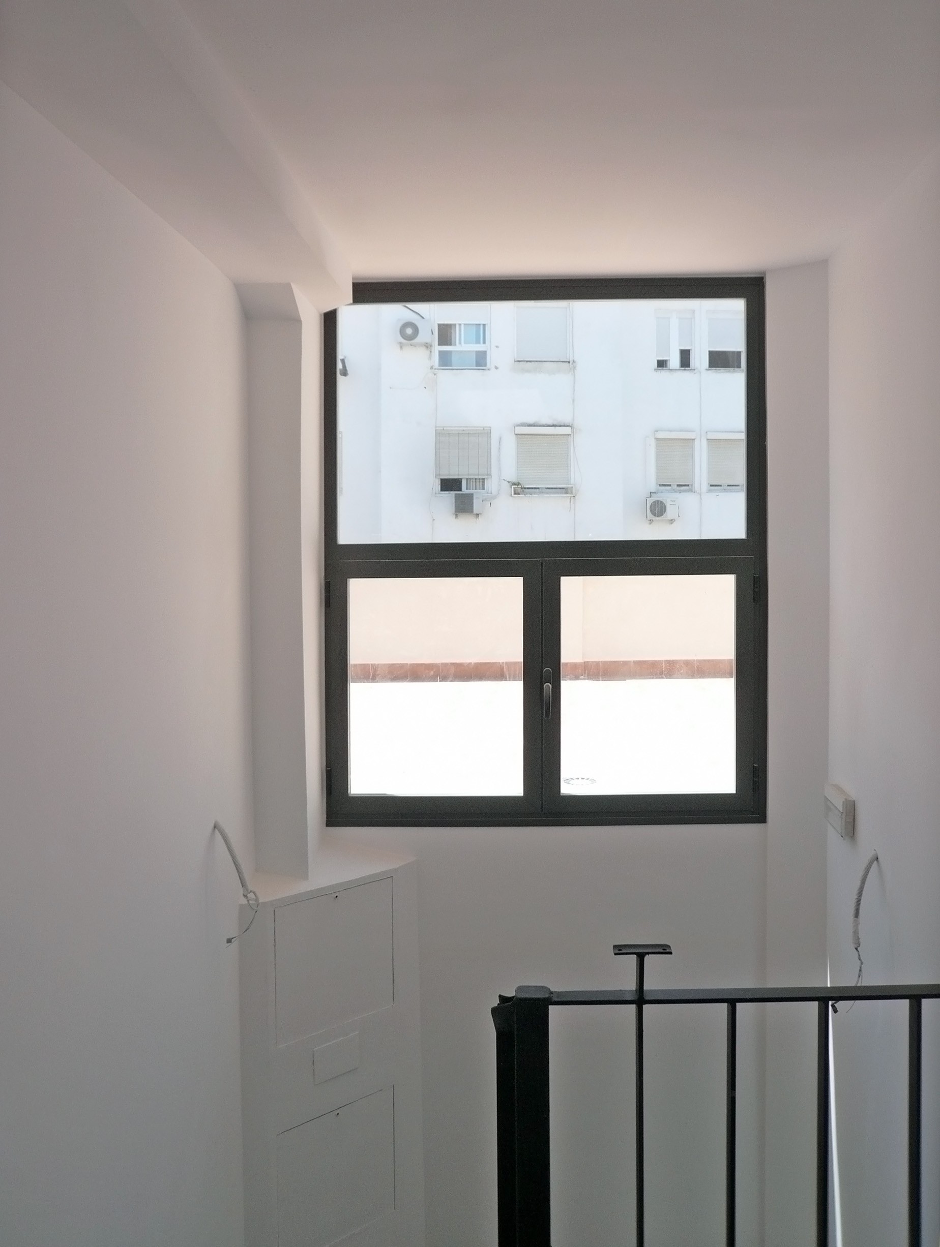 城市夹缝中的精致公寓楼-45