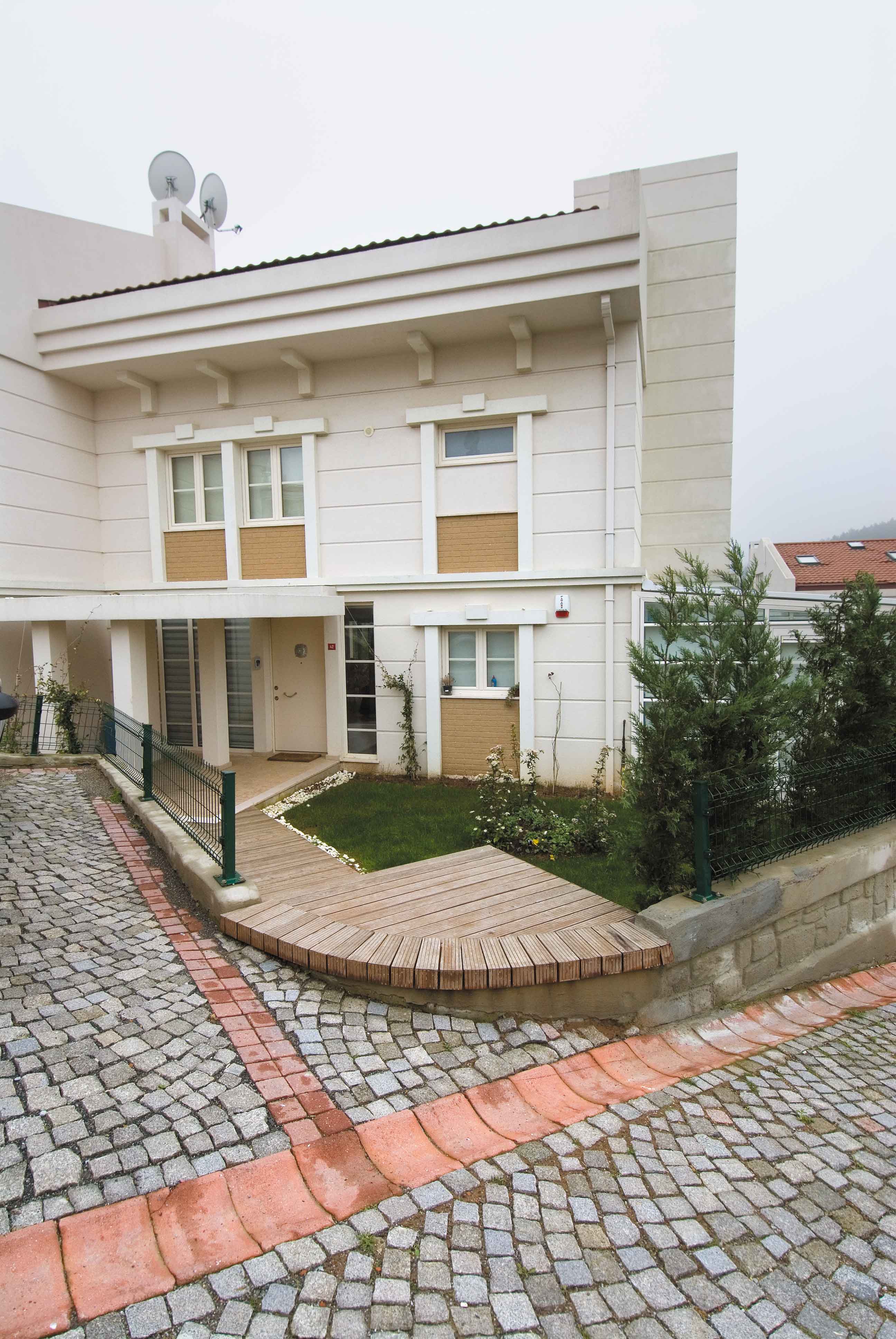 定制家具与自然融合的山间别墅设计-17