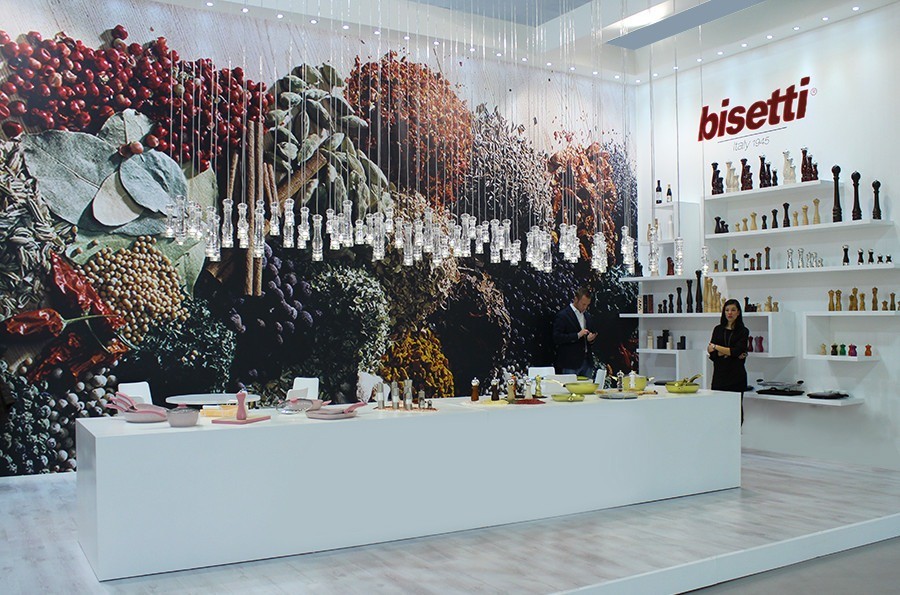 光与产品的情感交响曲——2015 年米兰家居展 Bisetti 展位设计-0