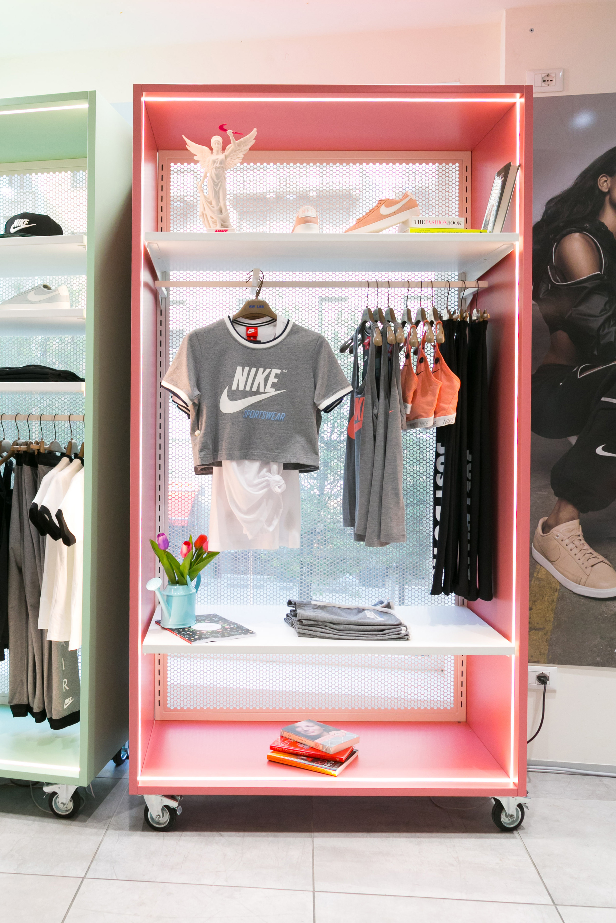 米兰 Nike 旗舰店女性空间设计-8