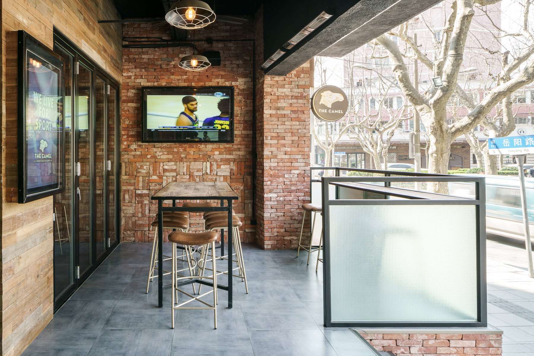 上海“骆驼”体育酒吧-14