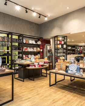Spicy Store 多彩展示空间