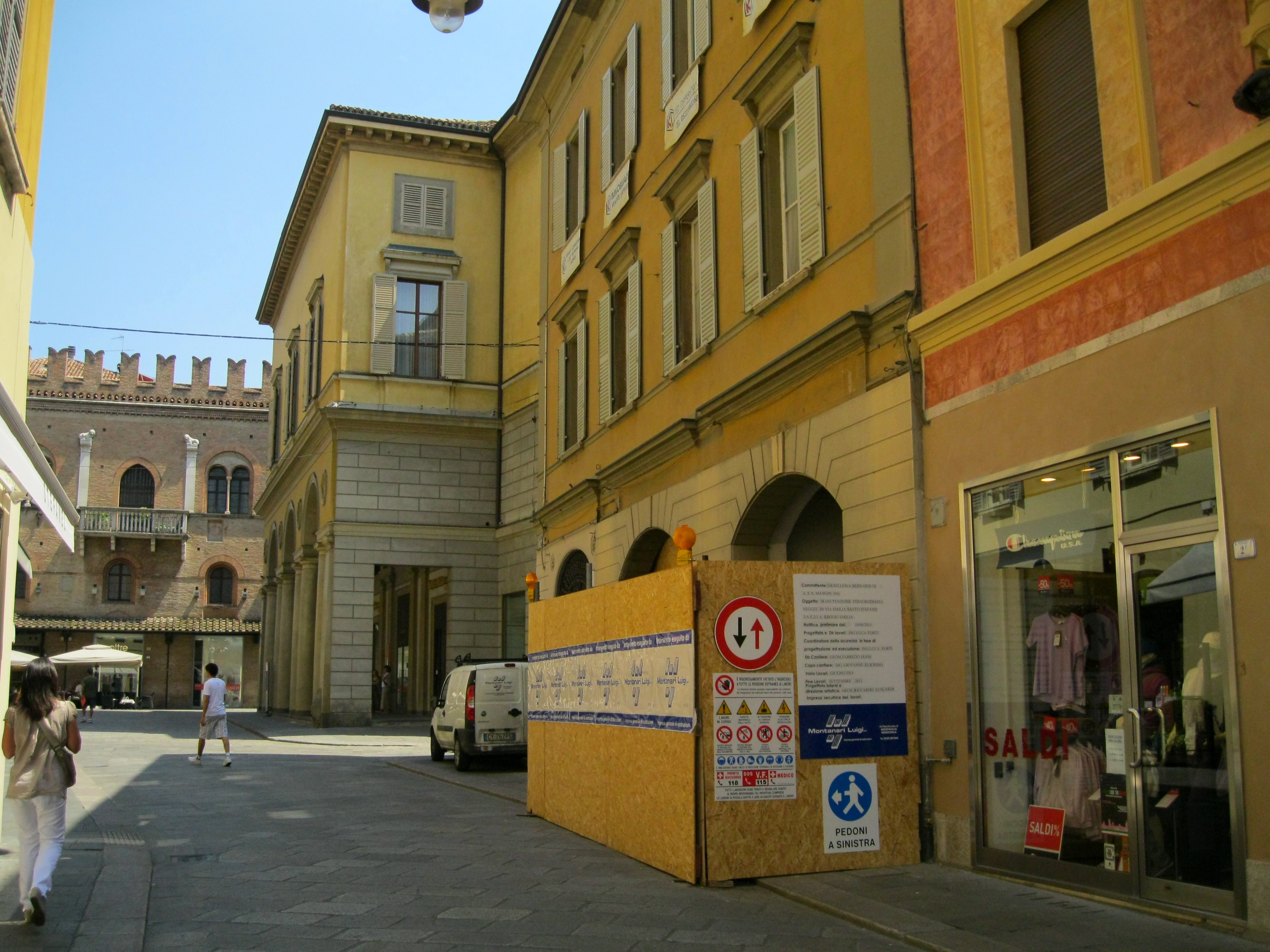 2011 年 Bernardi 珠宝店室内设计案例-11