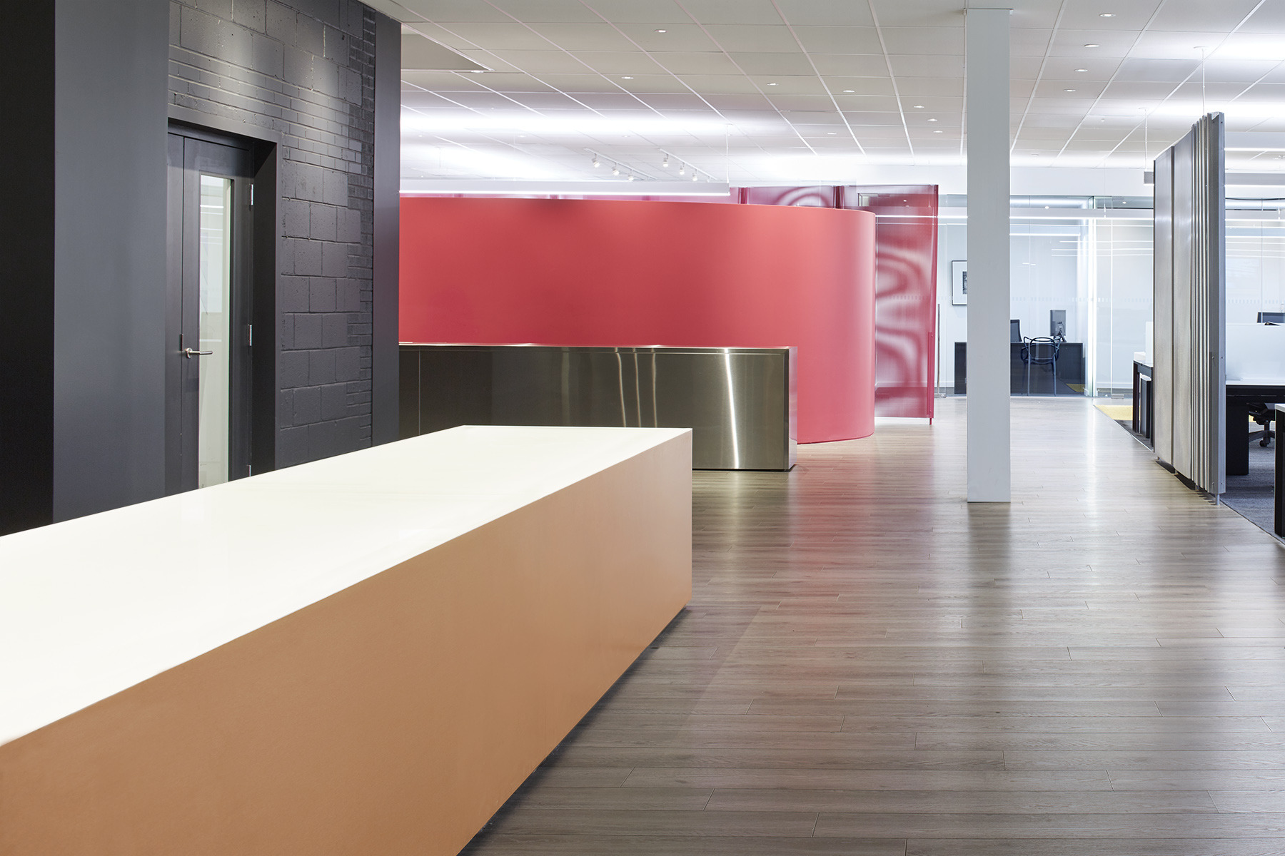 金属网格营造的茶香办公空间-17