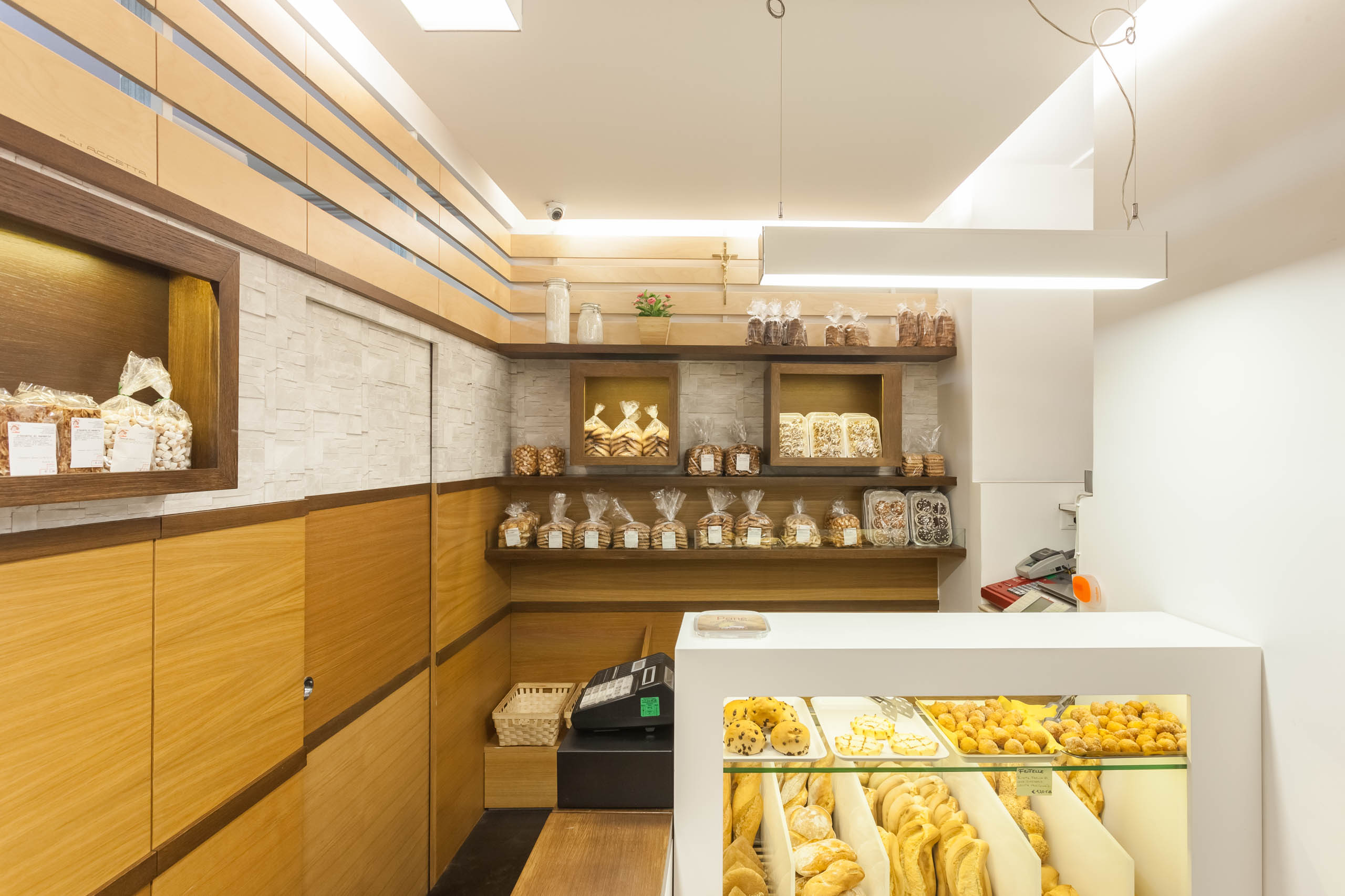 历史古城中的现代面包店-10