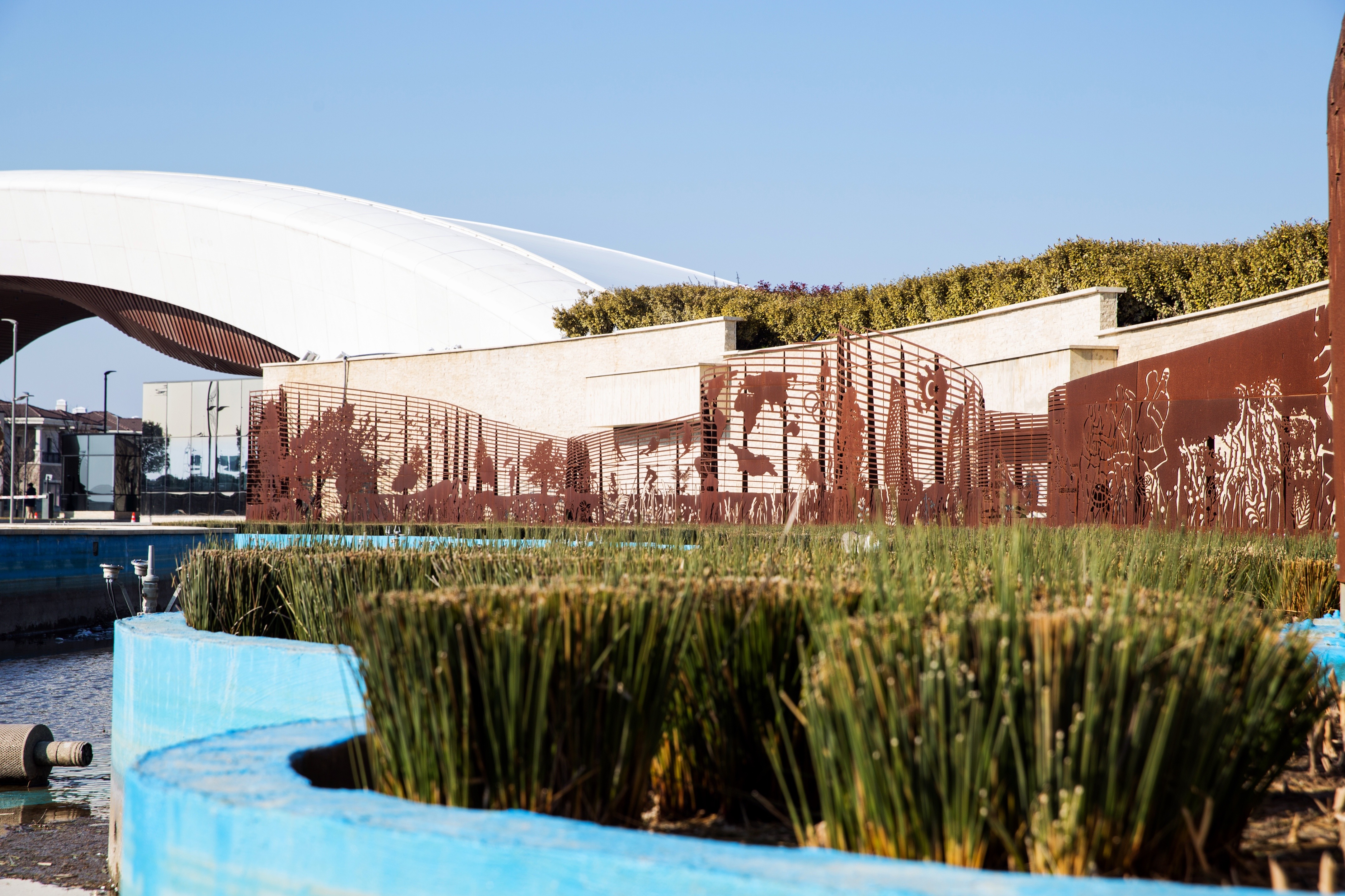 阿塞拜疆 IDEA 公司打造梦幻高尔夫俱乐部入口巨型艺术装置-6