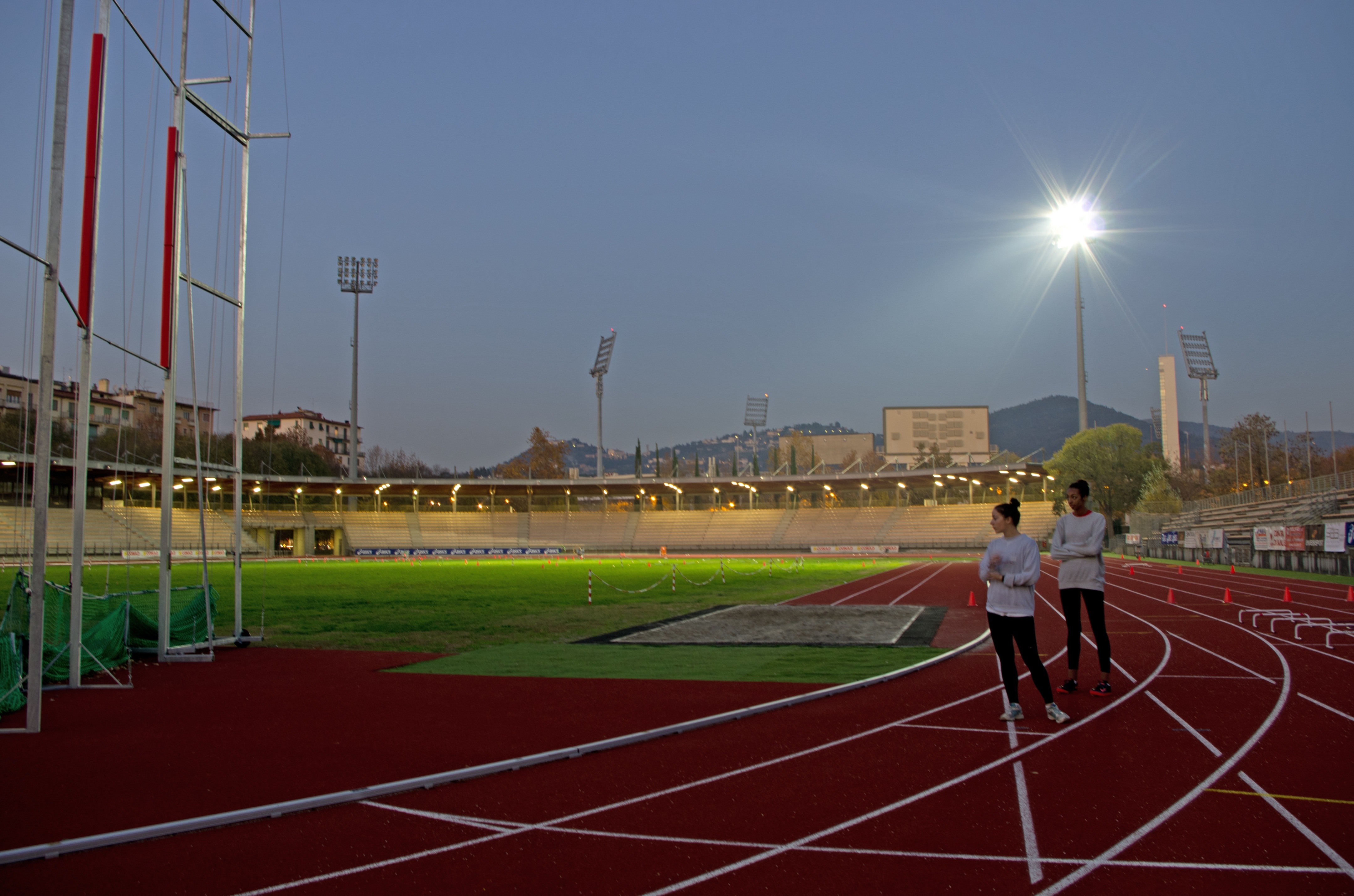 2015 年完成的意大利佛罗伦萨马拉松体育场设计-9