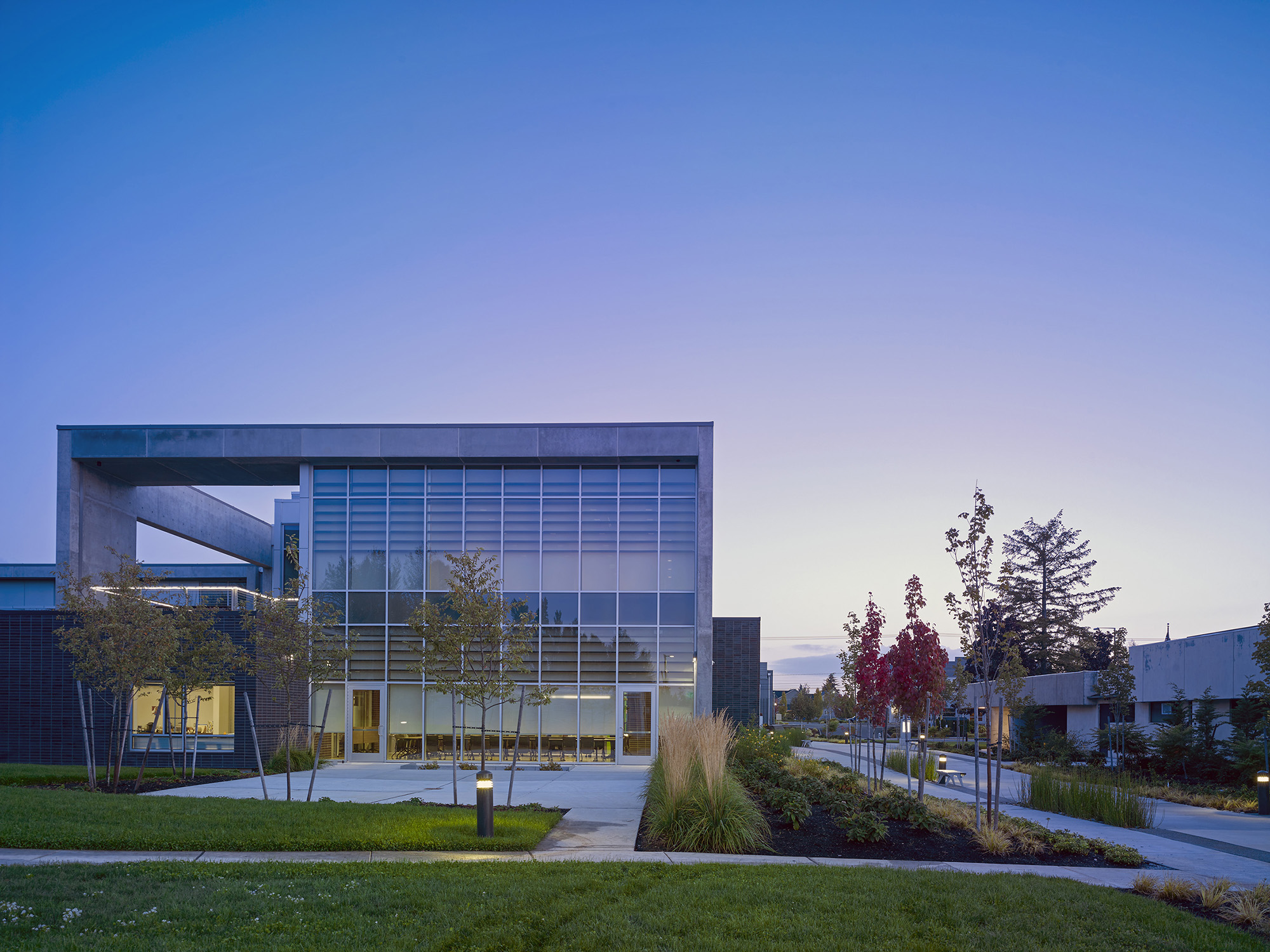 贝茨先进技术中心 | 沉浸式教学空间与透明度设计-4