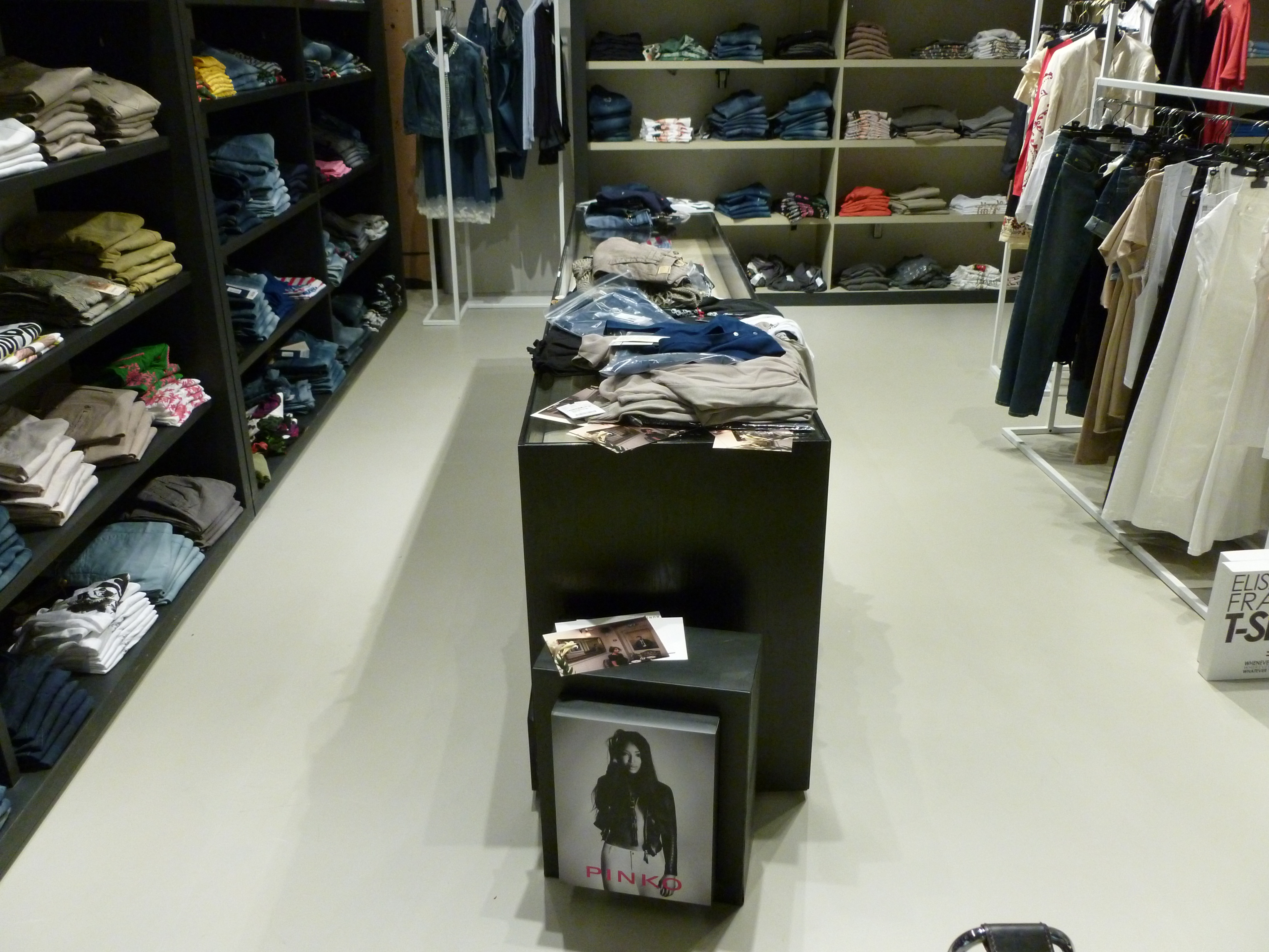 生态环保的意大利 Valley Showroom-7