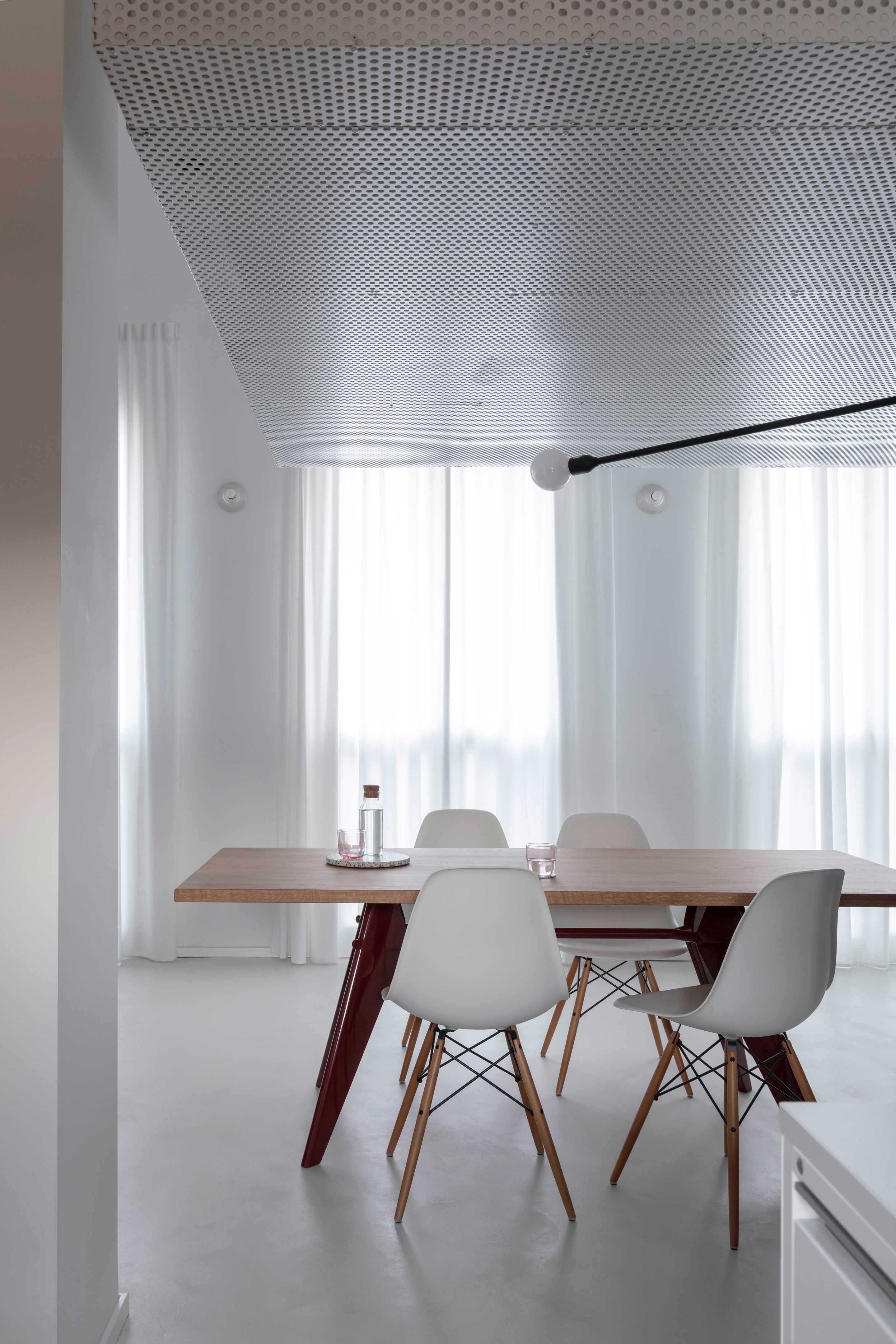 双层悬浮空间的现代城市小公寓设计-33