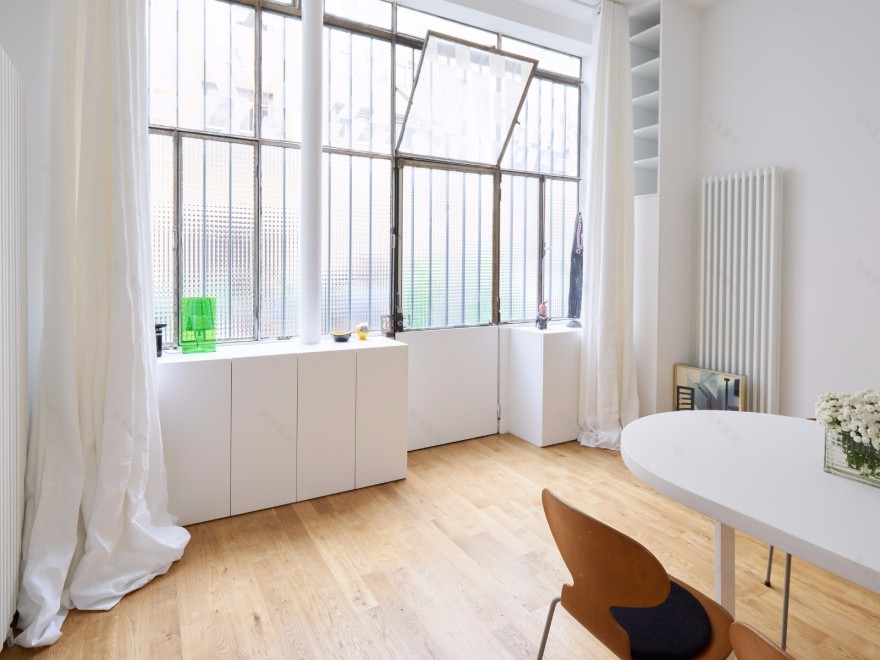 巴黎 30㎡小宅,拱形储物柜打造宽敞空间-11