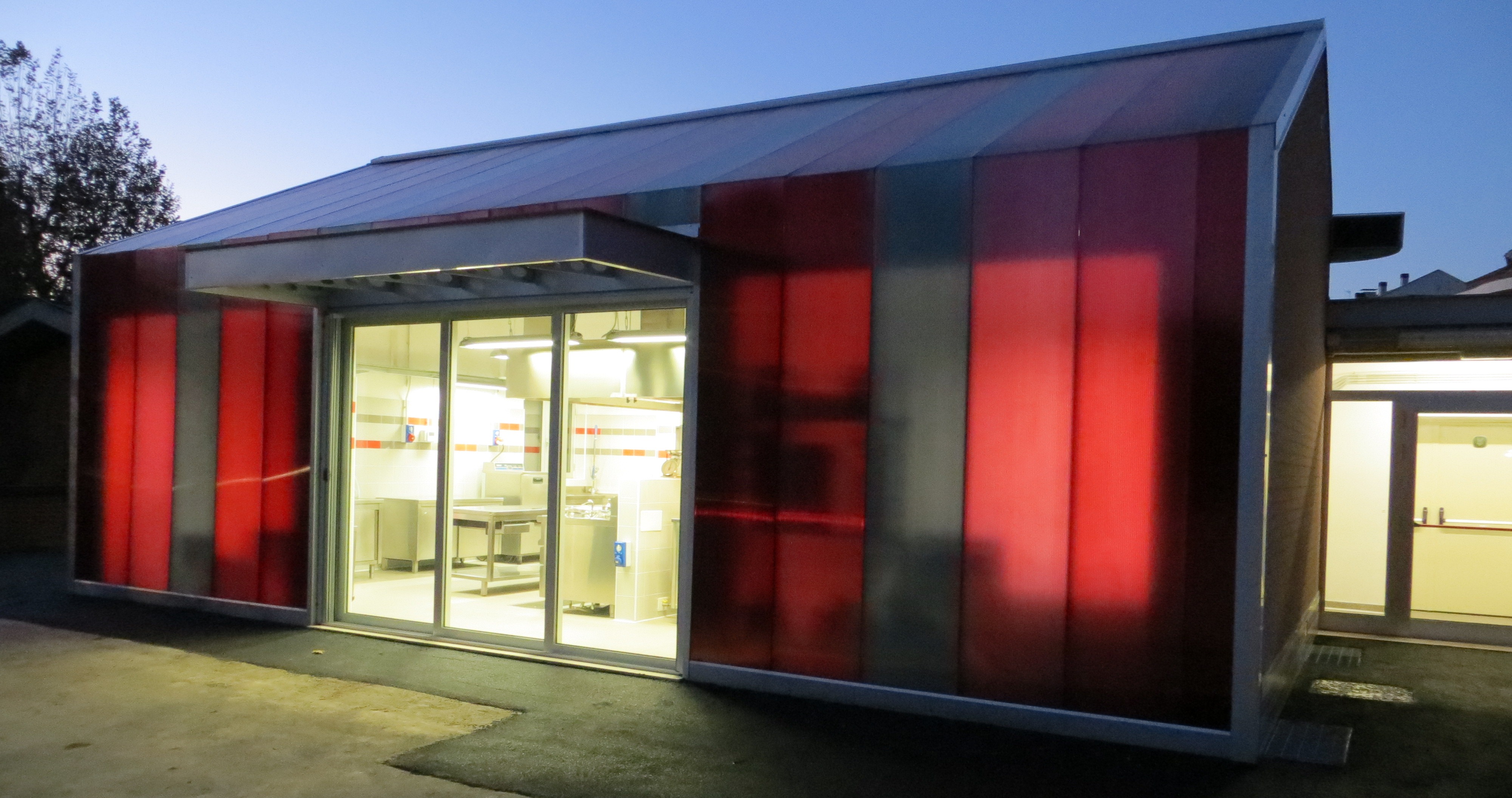 现代幼儿园设计,重现 70 年代旧时光-13