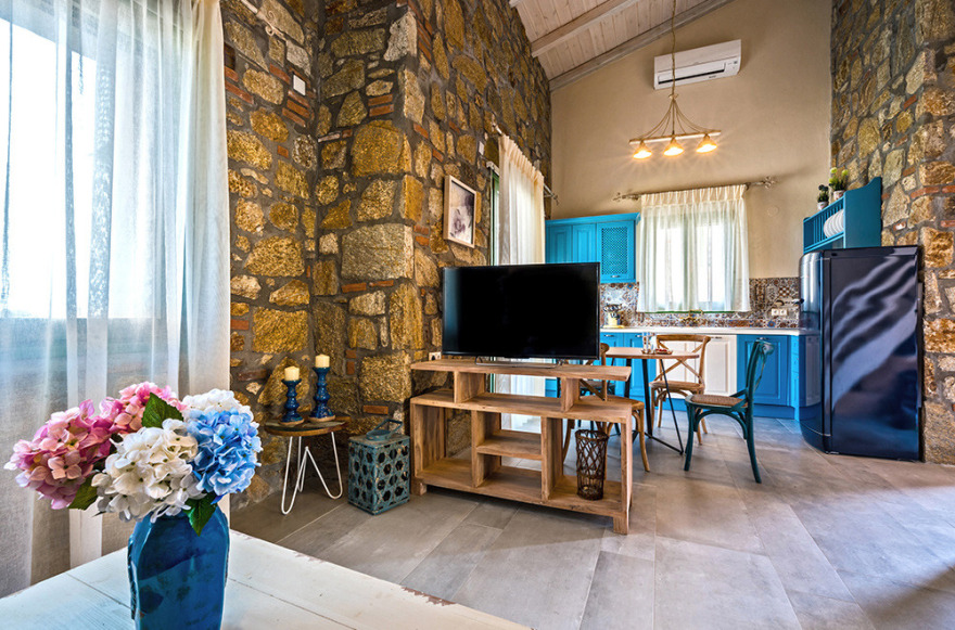 森林海景中的石筑豪华套房-12