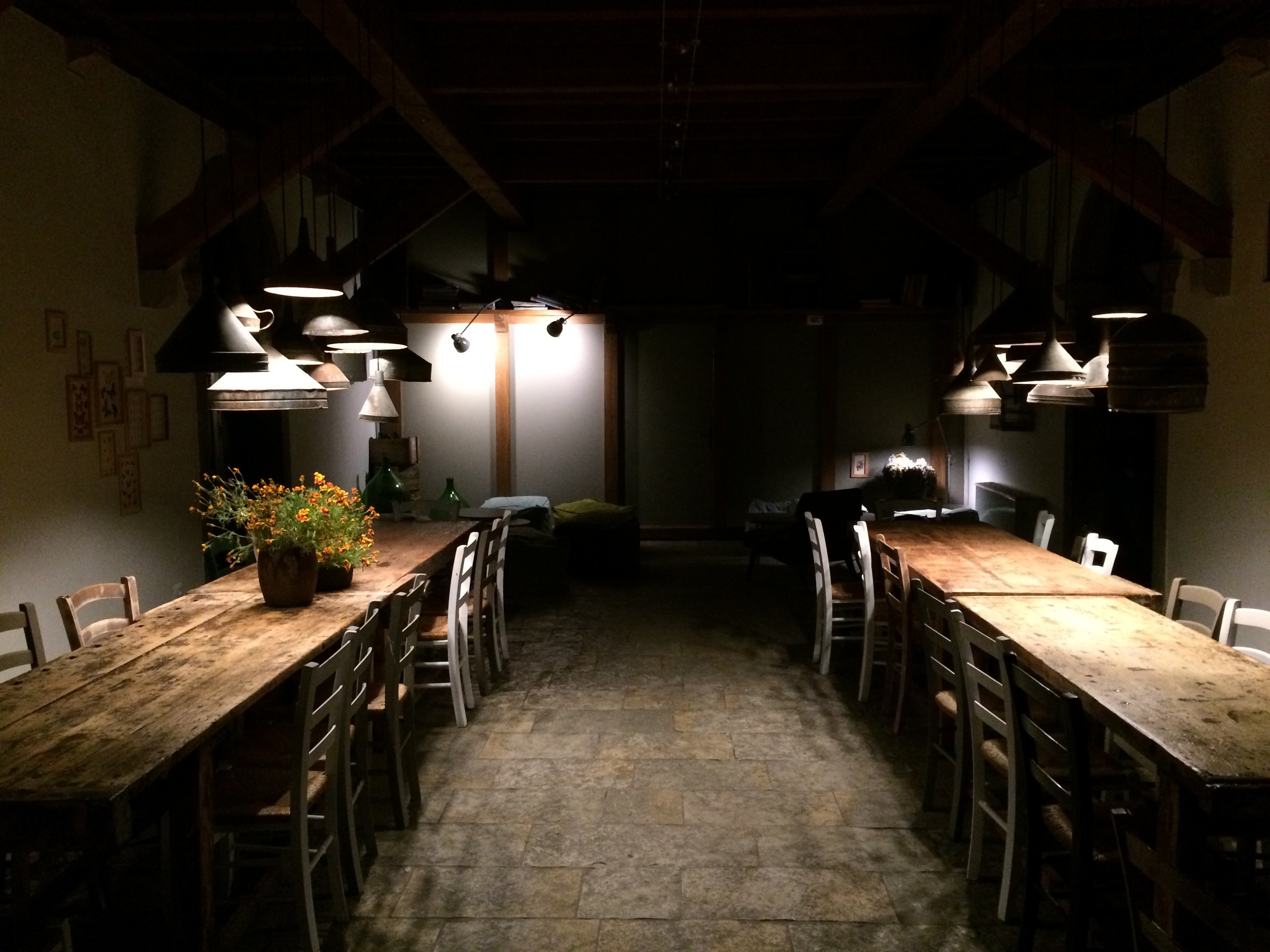 地窖酒吧“Dal Lendar”的复古与现代融合设计-5