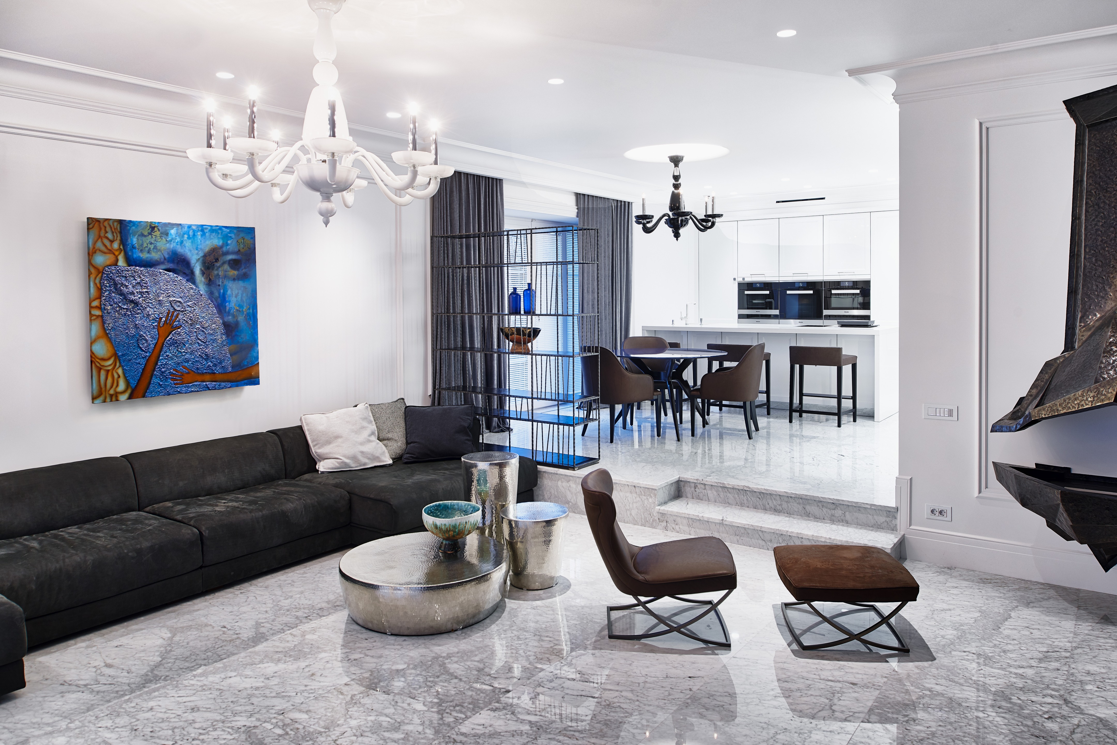 2017 年三层联排别墅影院式客厅设计-15